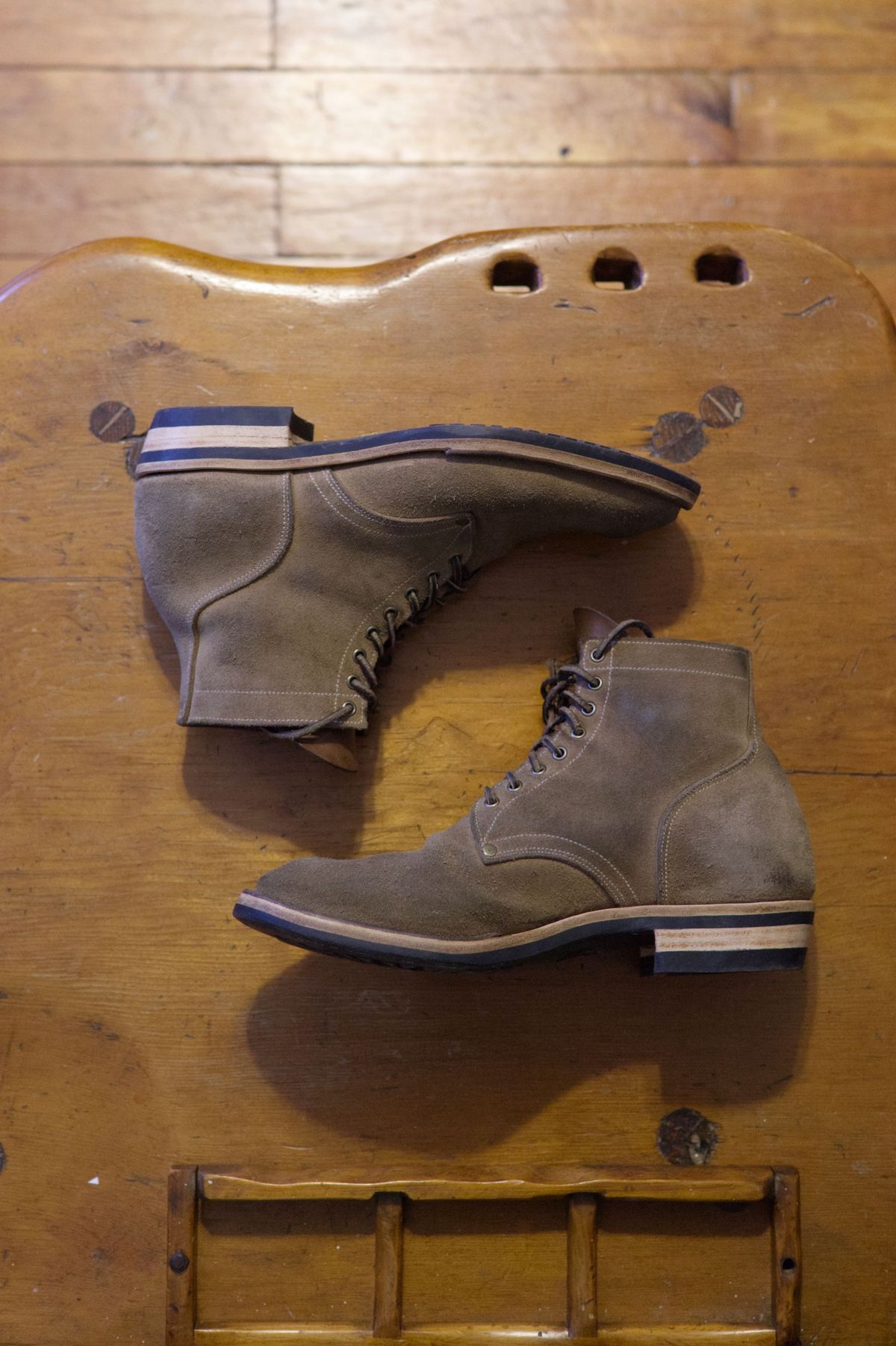 Photo by patinathunderdome on January 2, 2022 of the NF Bootmaker Milton Boot in Horween Marine Field Roughout.