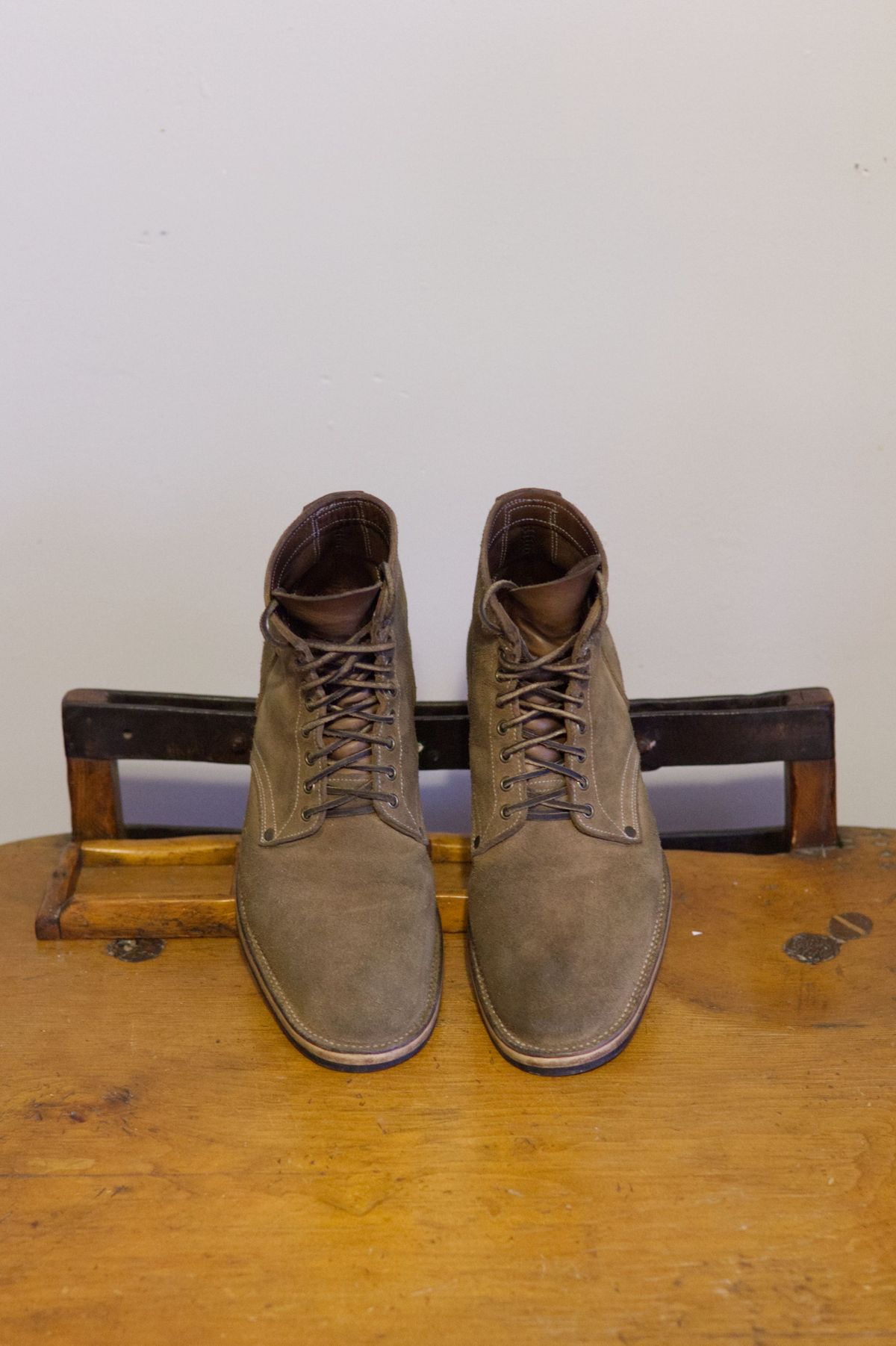 Photo by patinathunderdome on January 2, 2022 of the NF Bootmaker Milton Boot in Horween Marine Field Roughout.
