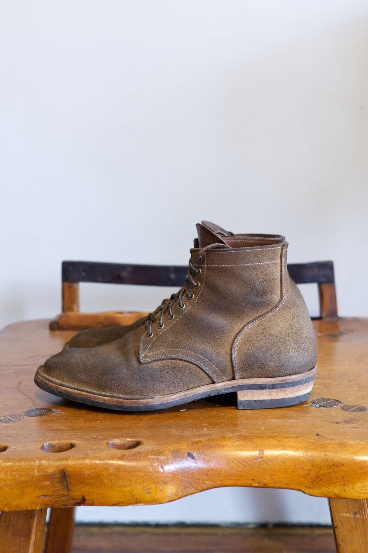 Photo by patinathunderdome on March 3, 2022 of the NF Bootmaker Milton Boot in Horween Marine Field Roughout.