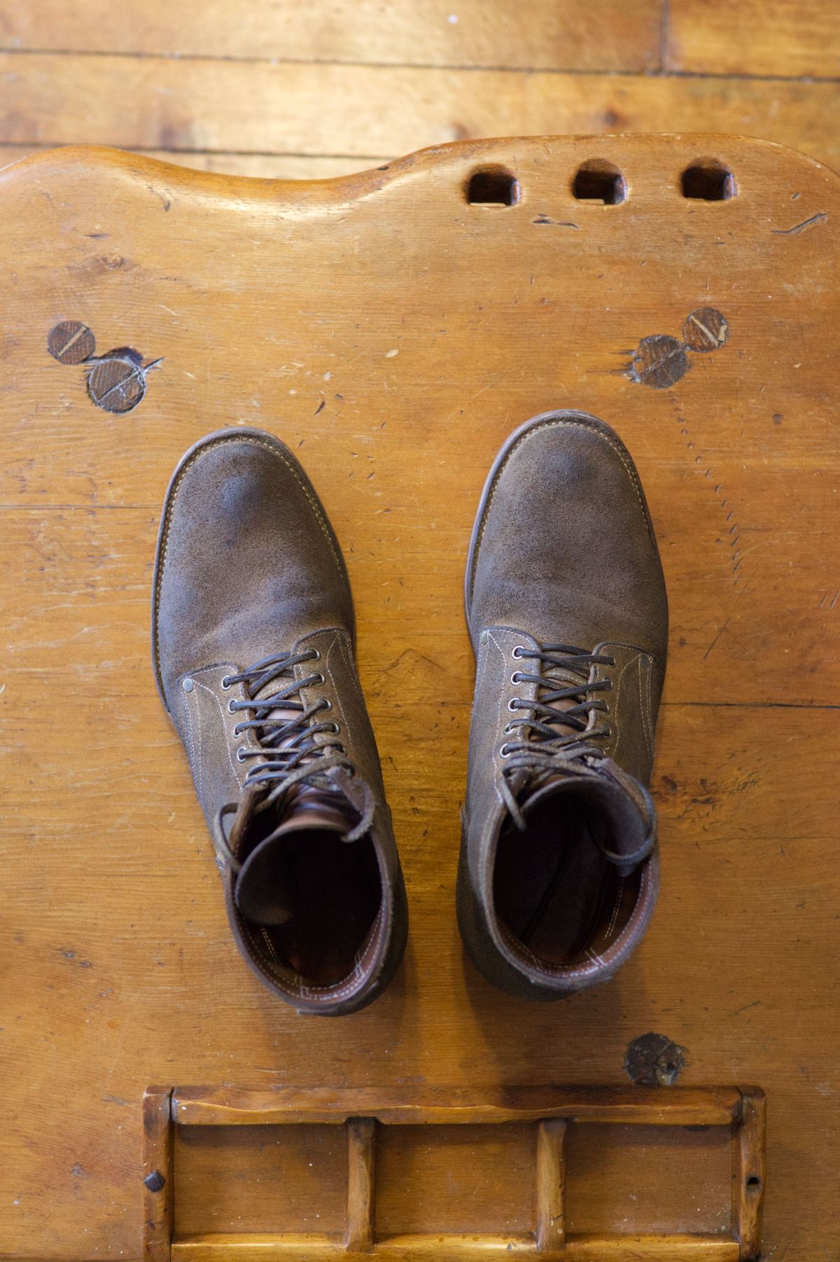 Photo by patinathunderdome on March 3, 2022 of the NF Bootmaker Milton Boot in Horween Marine Field Roughout.