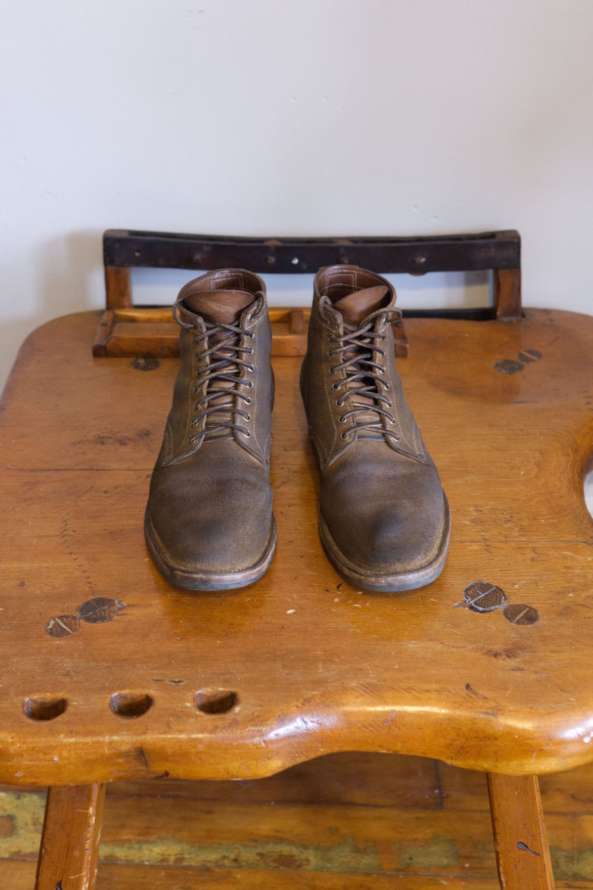 Photo by patinathunderdome on April 1, 2022 of the NF Bootmaker Milton Boot in Horween Marine Field Roughout.