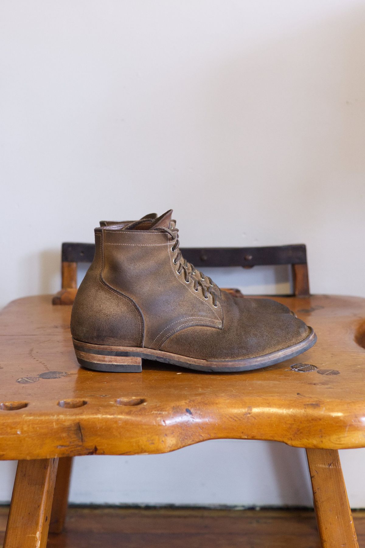 Photo by patinathunderdome on April 1, 2022 of the NF Bootmaker Milton Boot in Horween Marine Field Roughout.