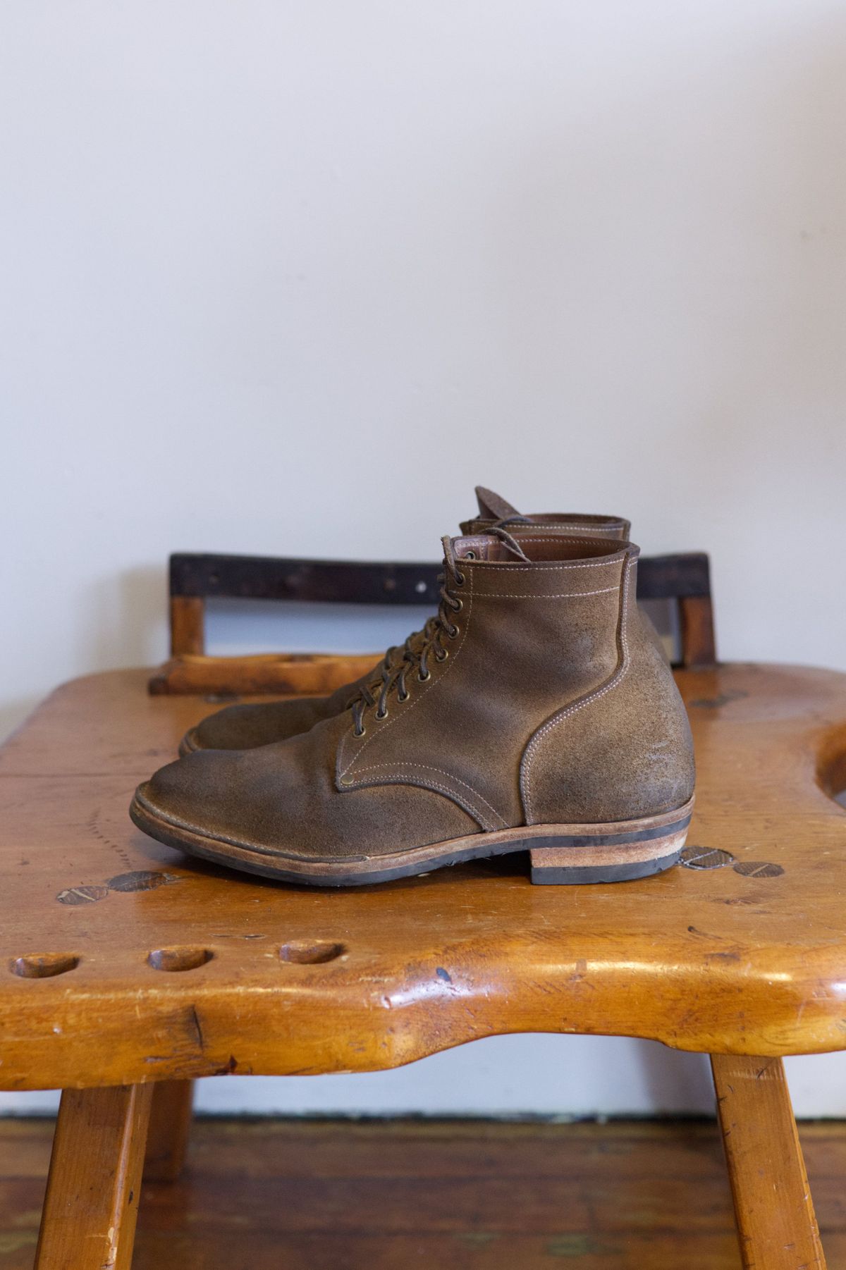 Photo by patinathunderdome on April 1, 2022 of the NF Bootmaker Milton Boot in Horween Marine Field Roughout.