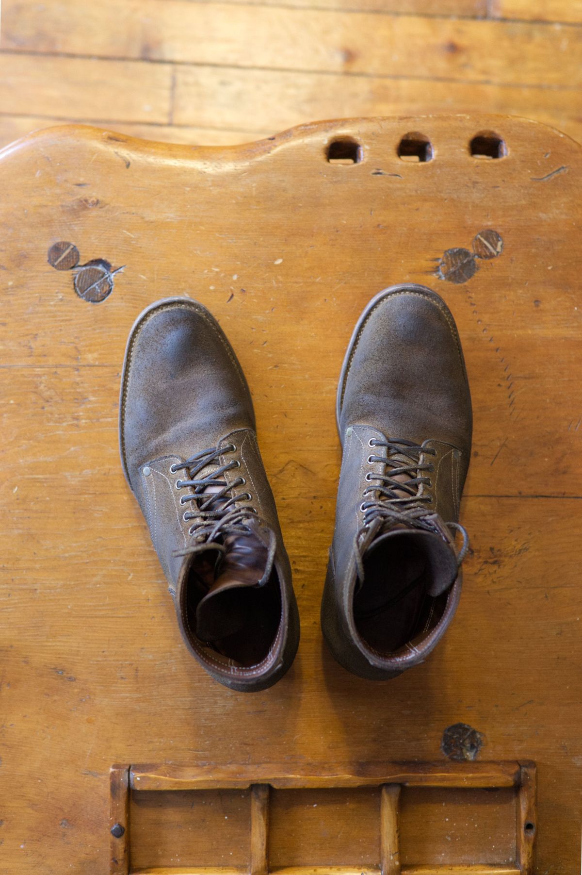 Photo by patinathunderdome on April 1, 2022 of the NF Bootmaker Milton Boot in Horween Marine Field Roughout.