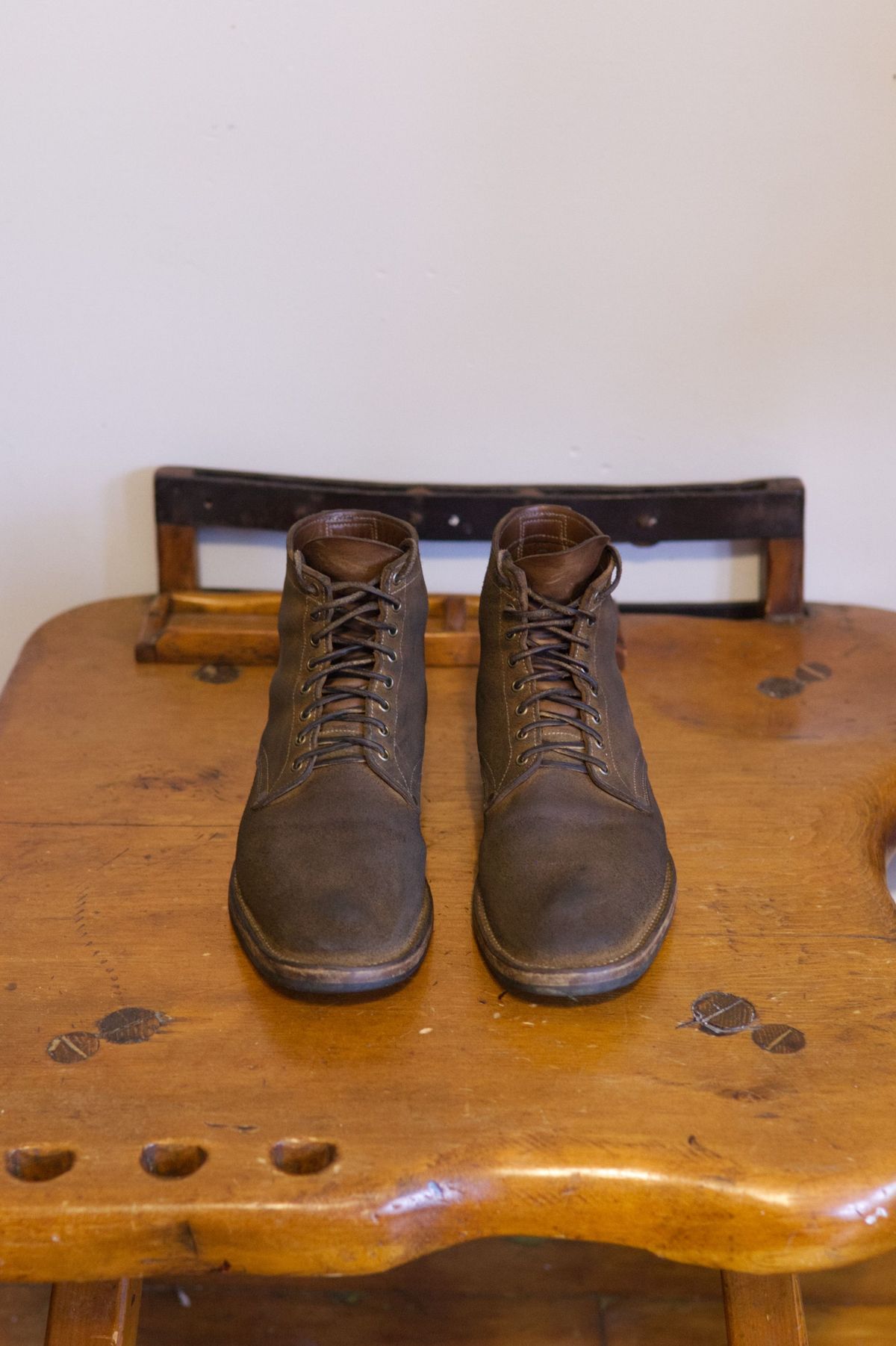 Photo by patinathunderdome on May 4, 2022 of the NF Bootmaker Milton Boot in Horween Marine Field Roughout.