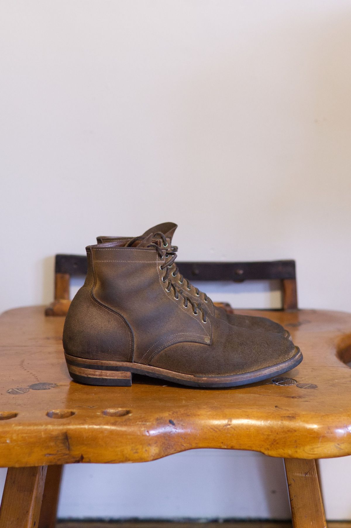 Photo by patinathunderdome on May 4, 2022 of the NF Bootmaker Milton Boot in Horween Marine Field Roughout.