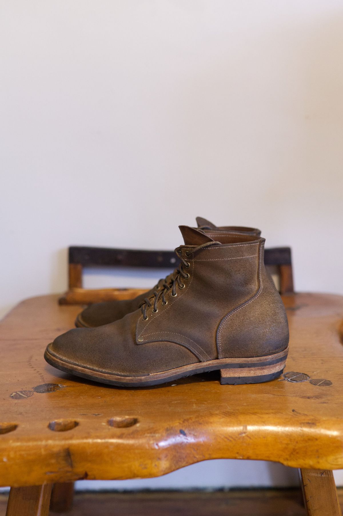 Photo by patinathunderdome on May 4, 2022 of the NF Bootmaker Milton Boot in Horween Marine Field Roughout.