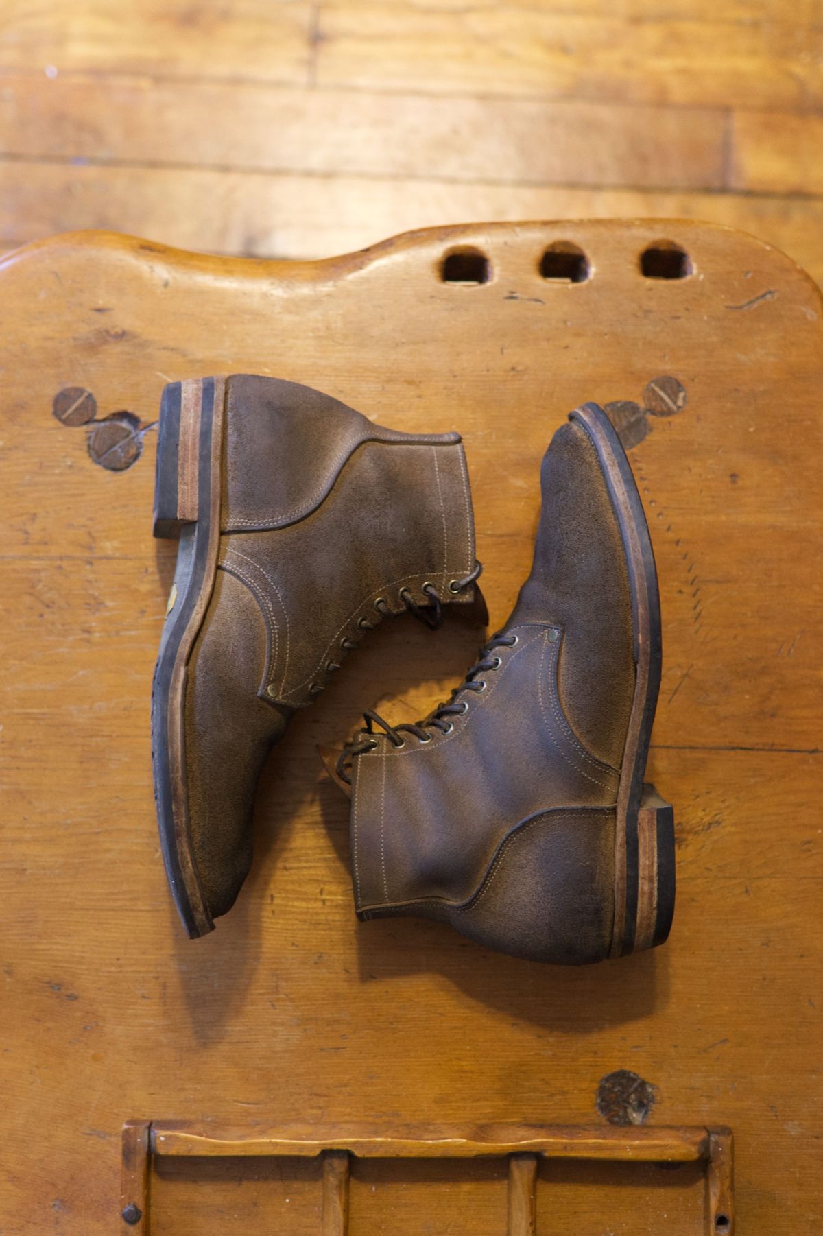 Photo by patinathunderdome on May 4, 2022 of the NF Bootmaker Milton Boot in Horween Marine Field Roughout.