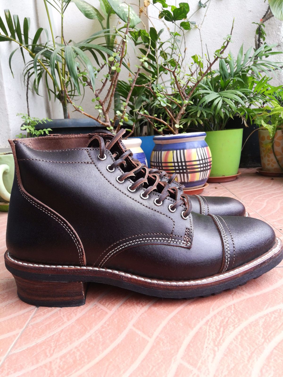Photo by patinathunderdome on October 2, 2021 of the Thursday Vanguard in Horween Dark Brown Waxed Flesh.