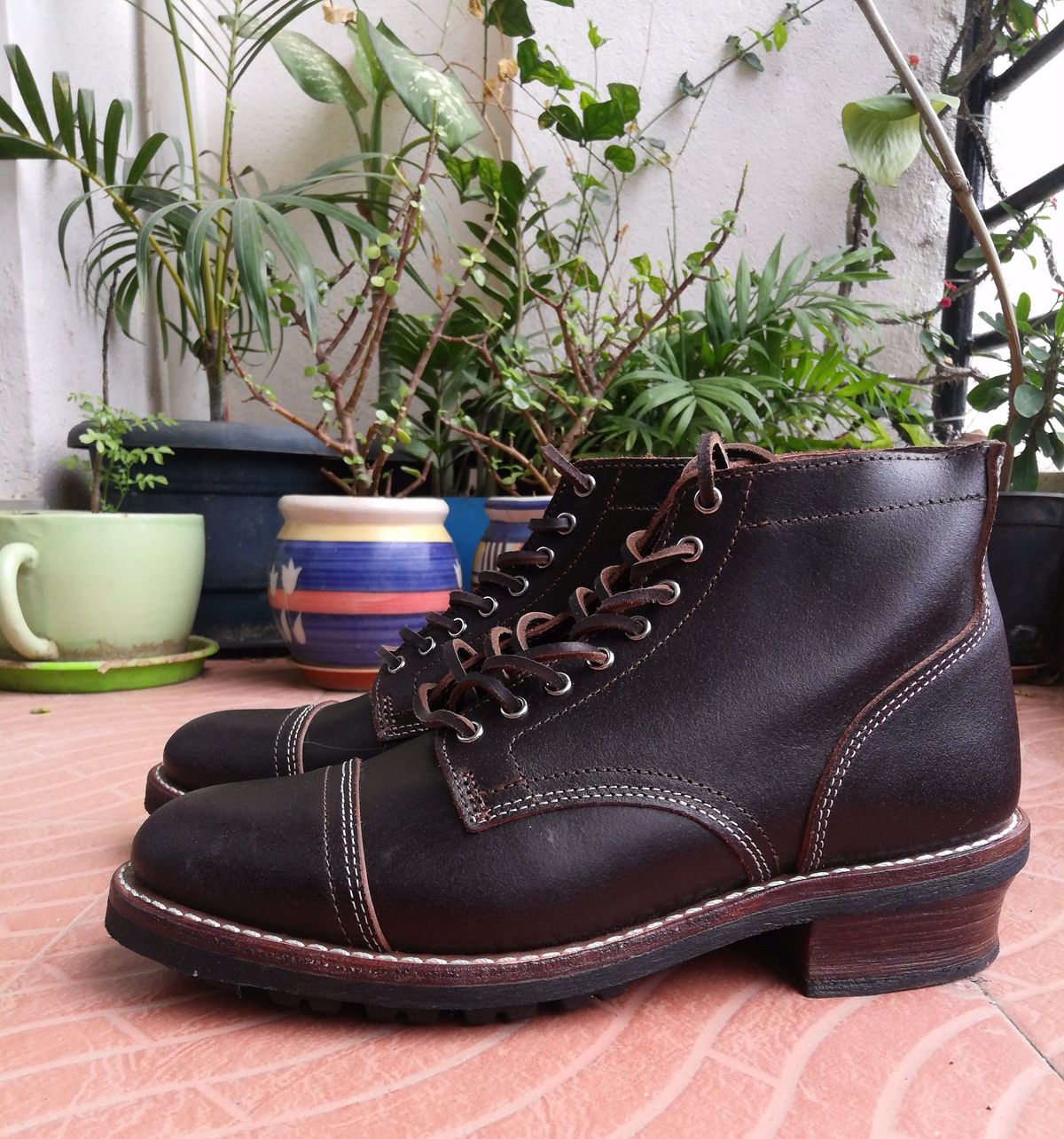 Photo by patinathunderdome on October 2, 2021 of the Thursday Vanguard in Horween Dark Brown Waxed Flesh.