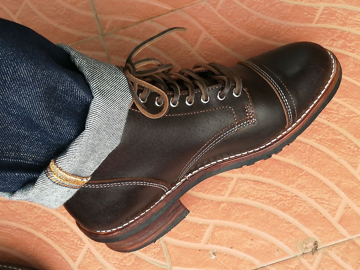 Photo by patinathunderdome on November 5, 2021 of the Thursday Vanguard in Horween Dark Brown Waxed Flesh.