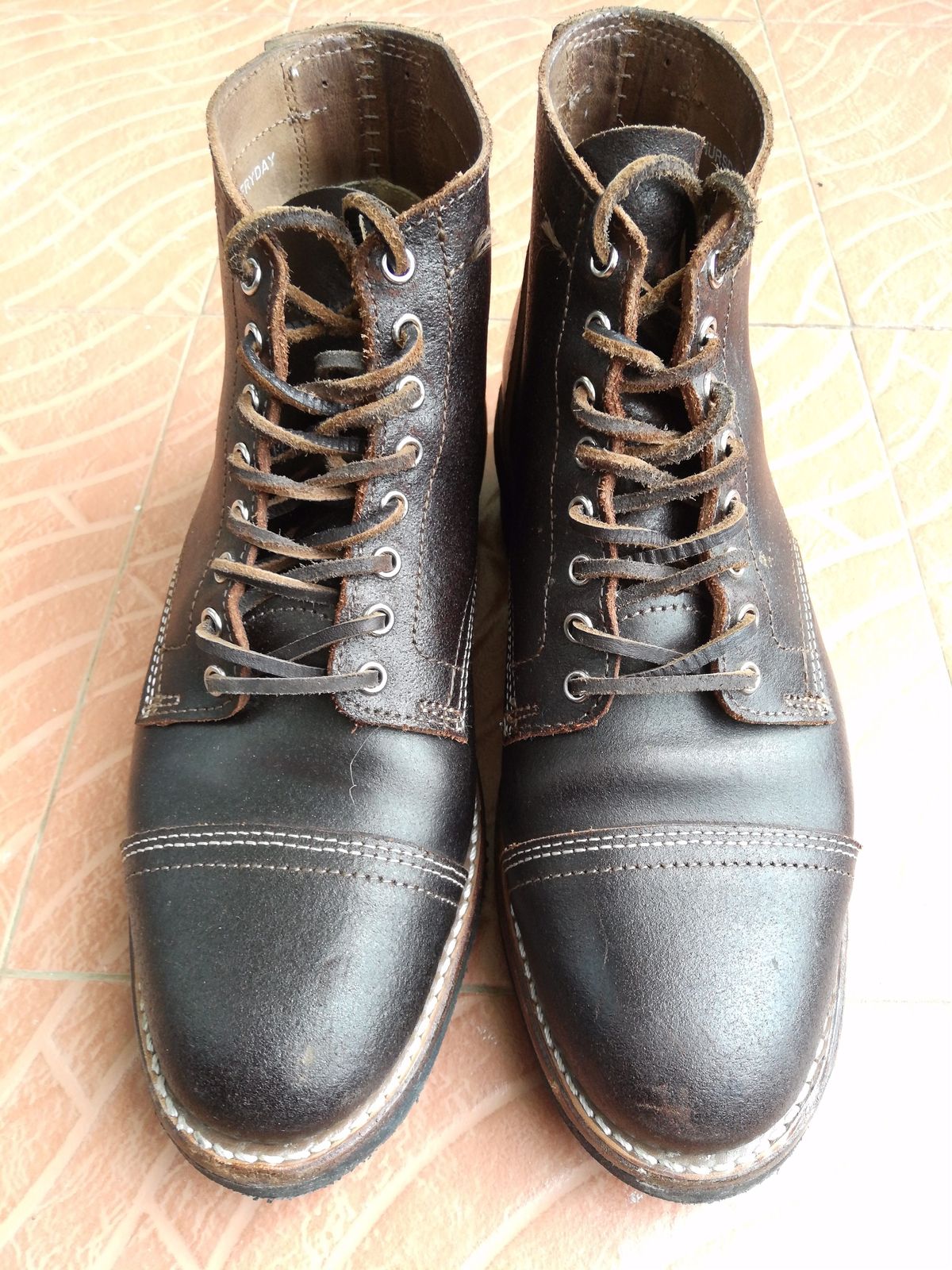 Photo by patinathunderdome on November 5, 2021 of the Thursday Vanguard in Horween Dark Brown Waxed Flesh.