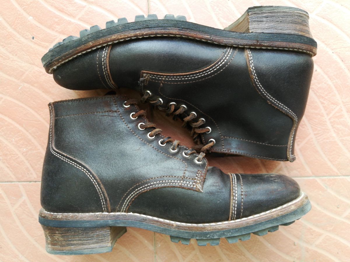 Photo by patinathunderdome on February 2, 2022 of the Thursday Vanguard in Horween Dark Brown Waxed Flesh.