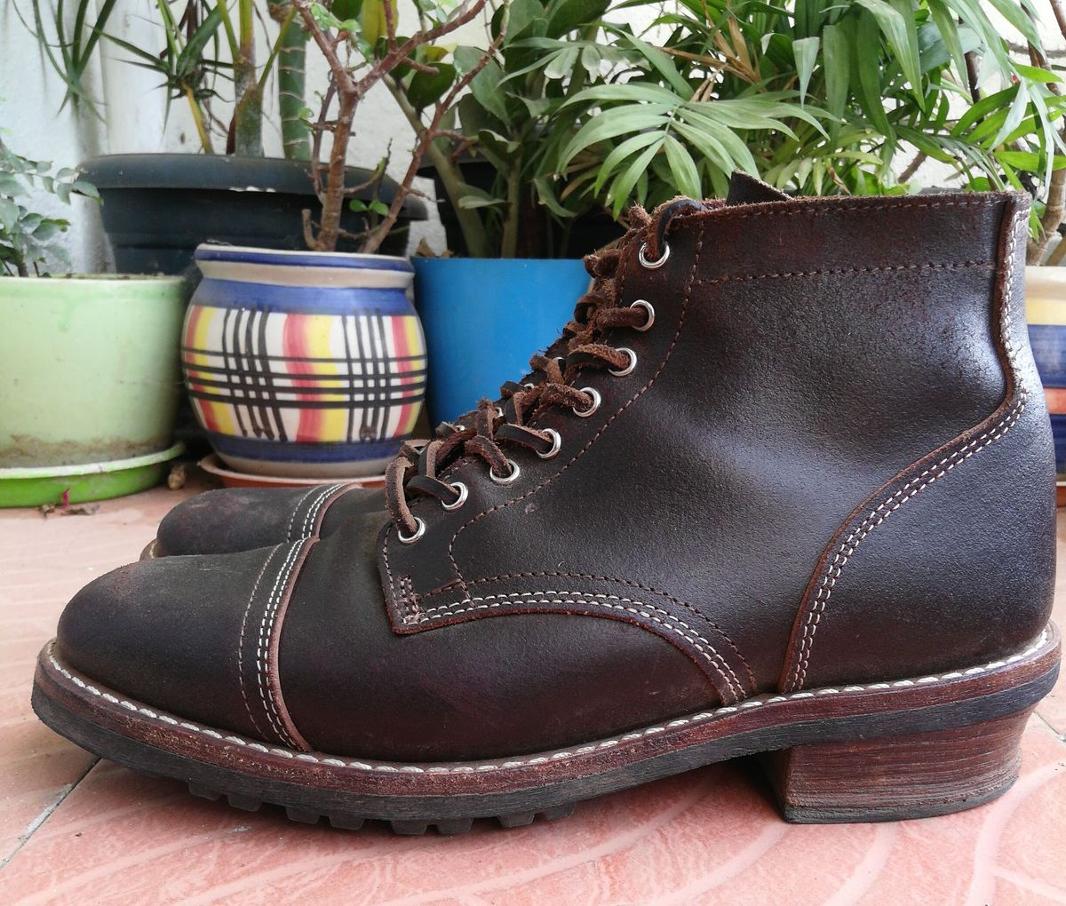 Photo by patinathunderdome on February 2, 2022 of the Thursday Vanguard in Horween Dark Brown Waxed Flesh.