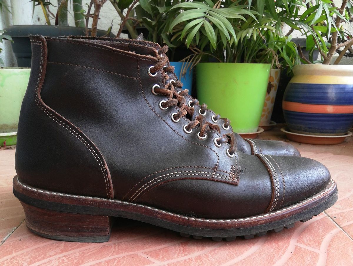 Photo by patinathunderdome on February 2, 2022 of the Thursday Vanguard in Horween Dark Brown Waxed Flesh.