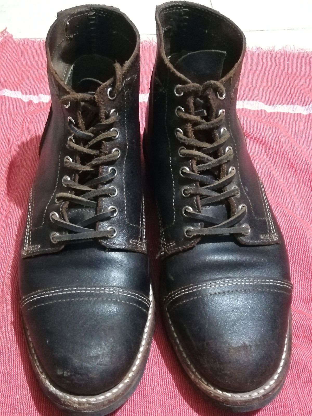 Photo by patinathunderdome on March 5, 2022 of the Thursday Vanguard in Horween Dark Brown Waxed Flesh.