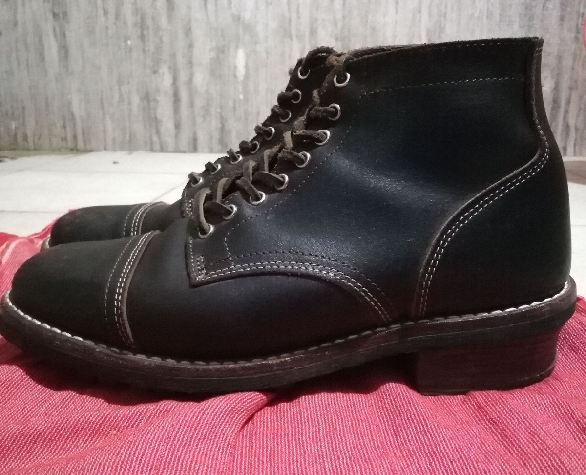 Photo by patinathunderdome on March 5, 2022 of the Thursday Vanguard in Horween Dark Brown Waxed Flesh.