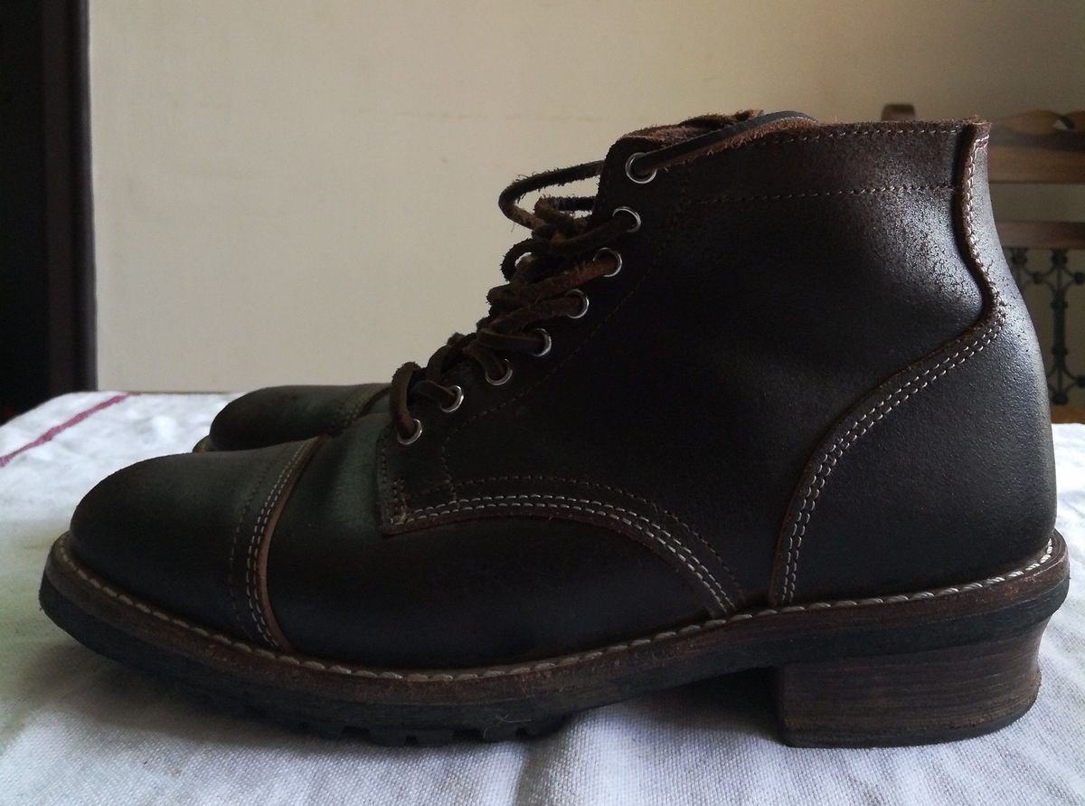 Photo by patinathunderdome on April 5, 2022 of the Thursday Vanguard in Horween Dark Brown Waxed Flesh.