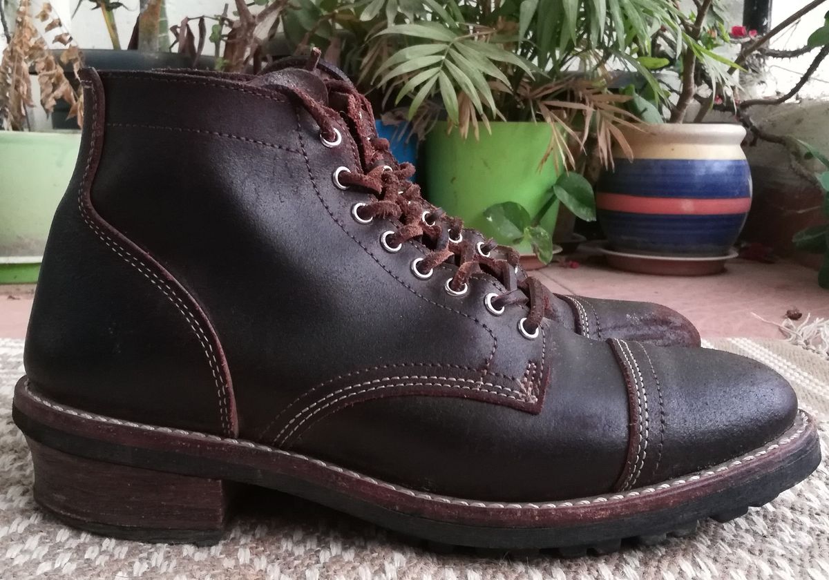 Photo by patinathunderdome on May 3, 2022 of the Thursday Vanguard in Horween Dark Brown Waxed Flesh.