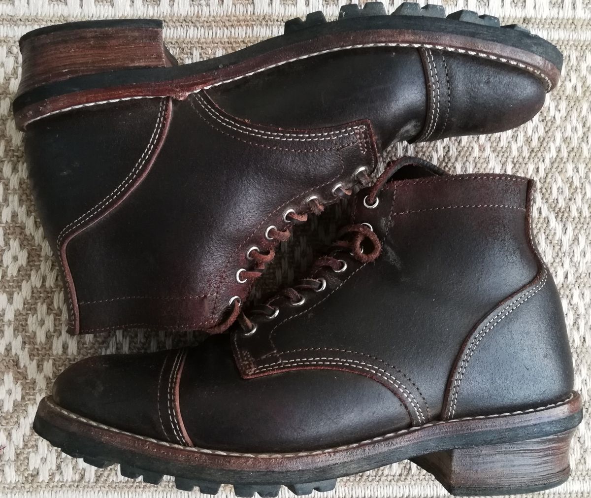 Photo by patinathunderdome on May 3, 2022 of the Thursday Vanguard in Horween Dark Brown Waxed Flesh.