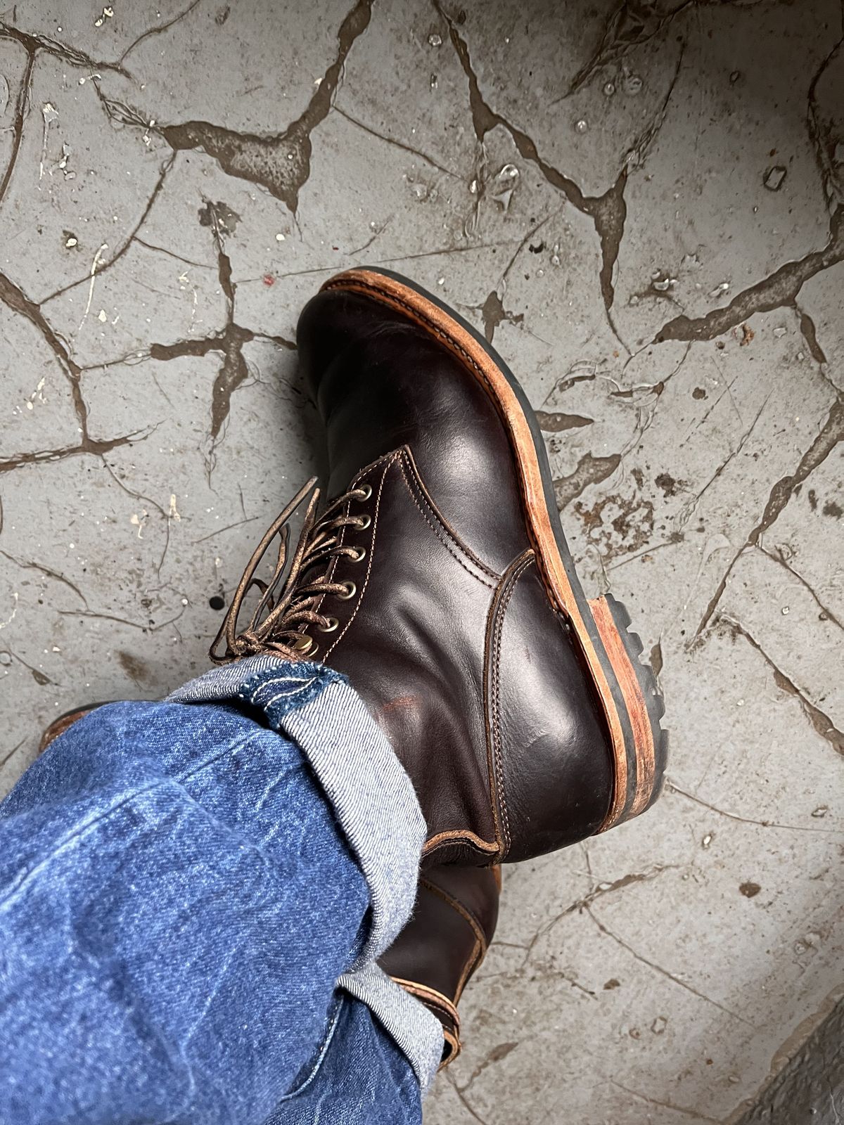 Photo by patinathunderdome on February 5, 2022 of the Truman Upland Boot in Seidel Black Walnut Double Shot.