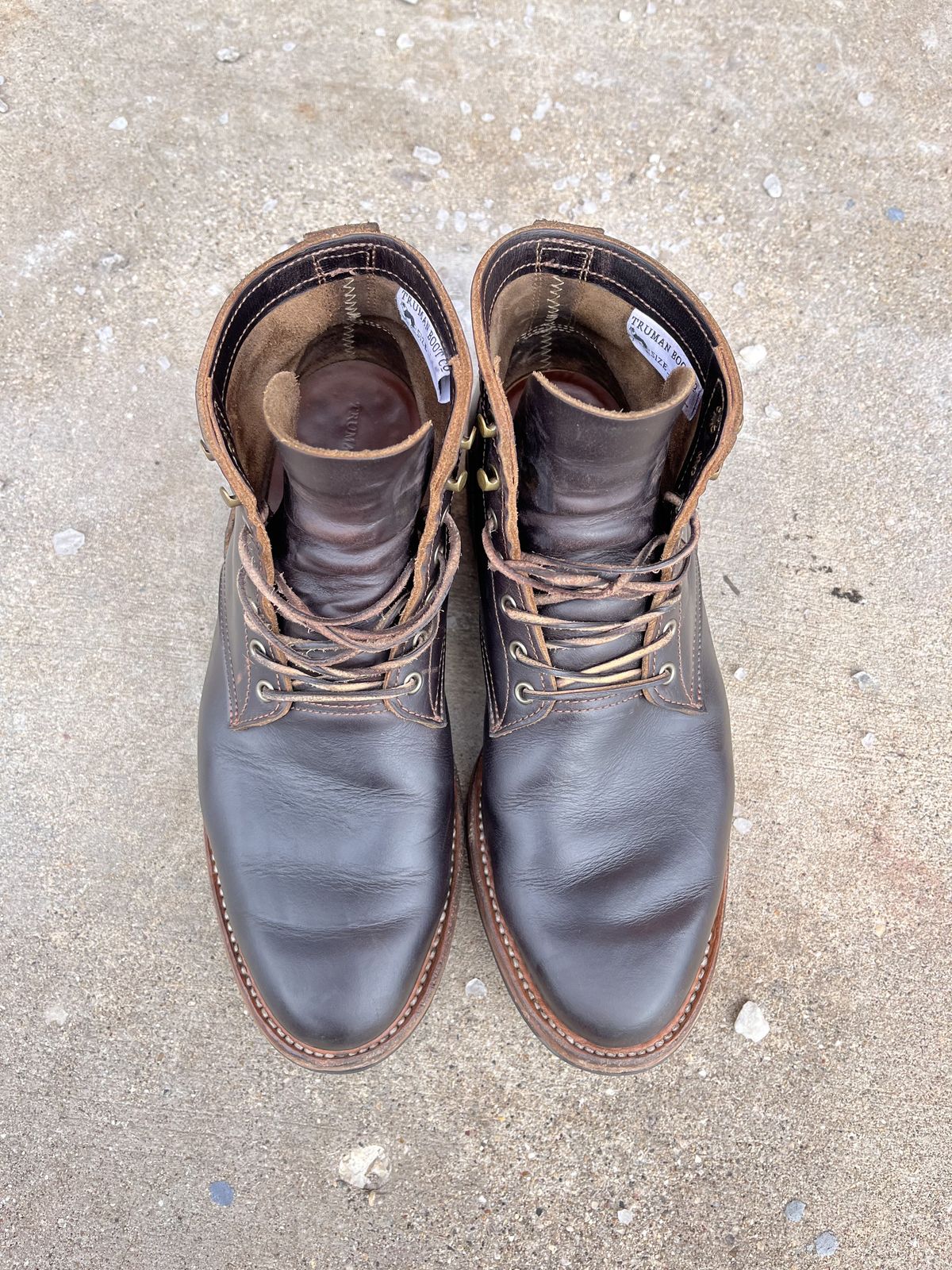 Photo by patinathunderdome on March 2, 2022 of the Truman Upland Boot in Seidel Black Walnut Double Shot.