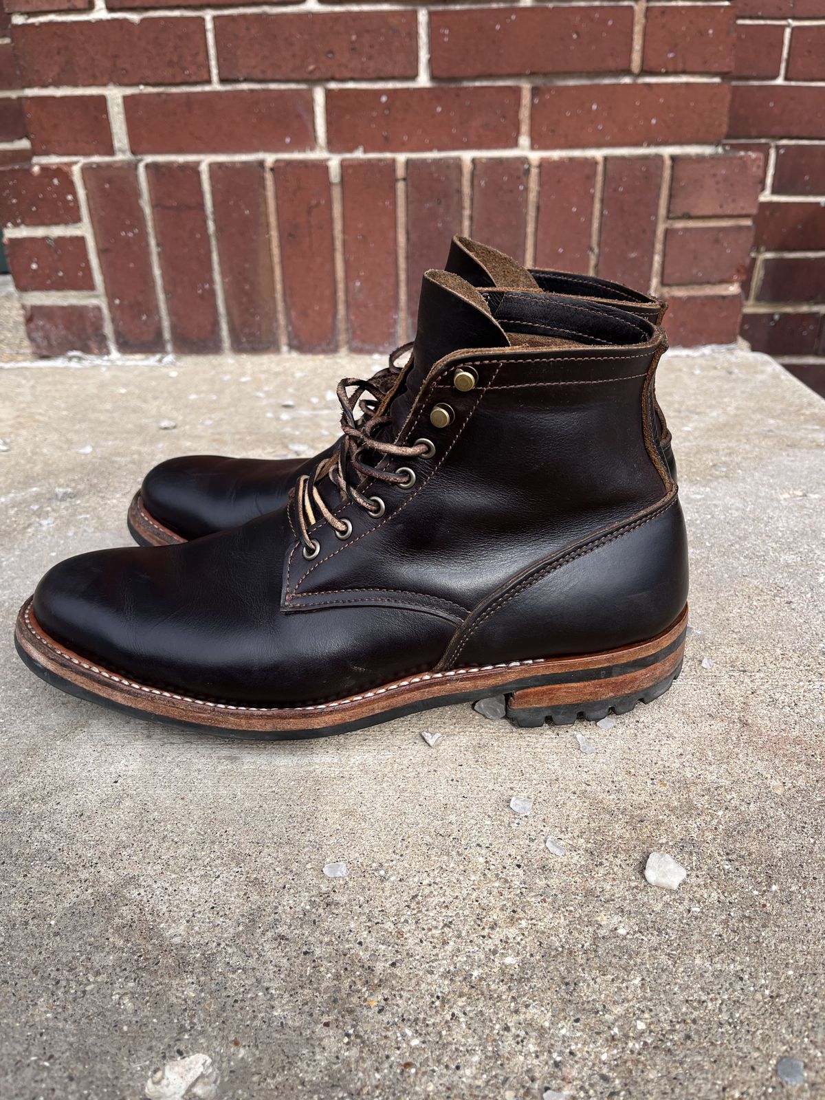 Photo by patinathunderdome on March 2, 2022 of the Truman Upland Boot in Seidel Black Walnut Double Shot.