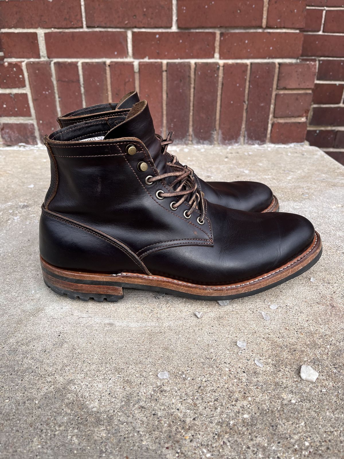 Photo by patinathunderdome on March 2, 2022 of the Truman Upland Boot in Seidel Black Walnut Double Shot.