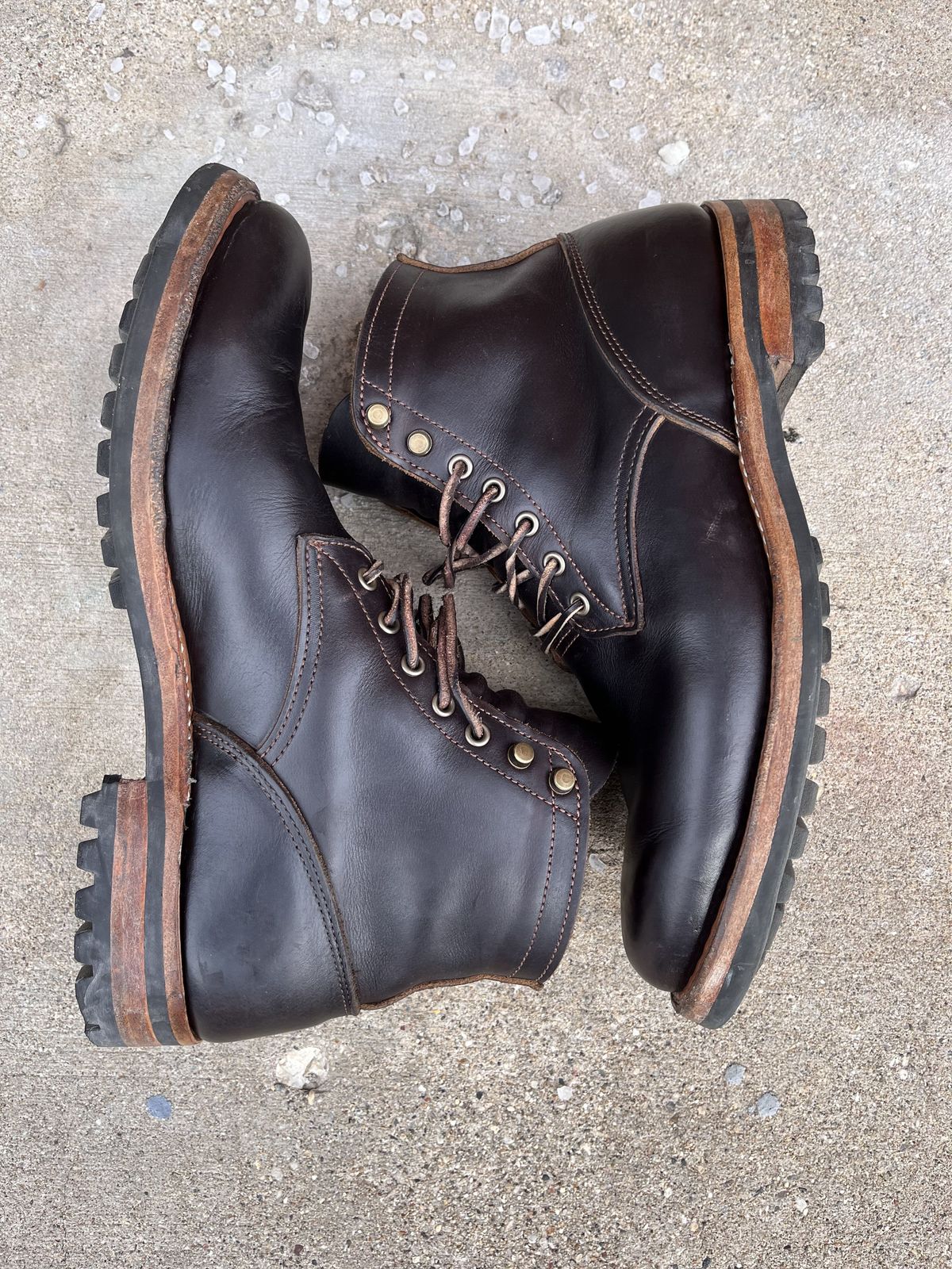 Photo by patinathunderdome on March 2, 2022 of the Truman Upland Boot in Seidel Black Walnut Double Shot.