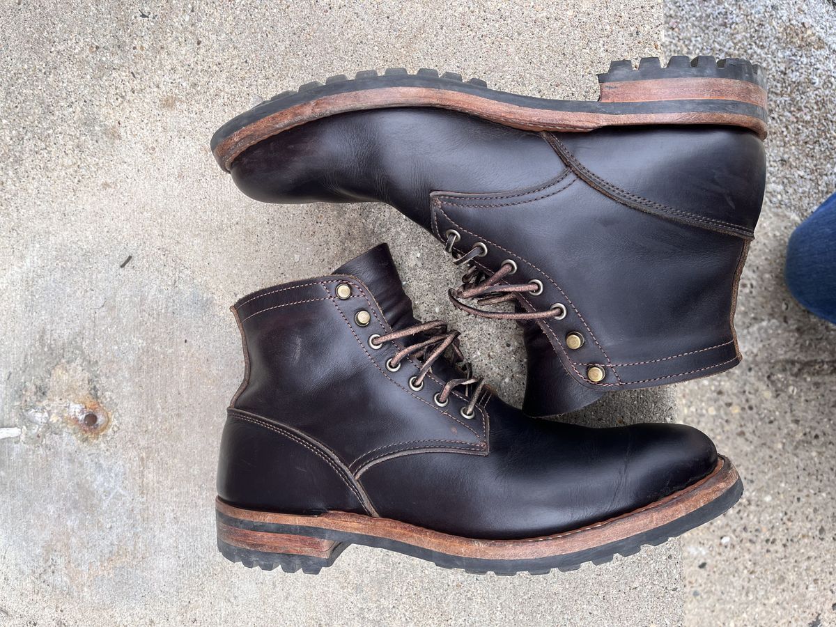 Photo by patinathunderdome on April 5, 2022 of the Truman Upland Boot in Seidel Black Walnut Double Shot.