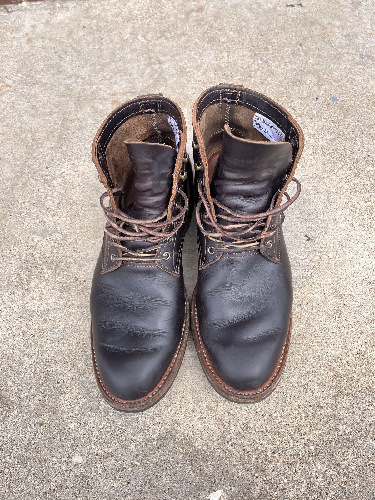 Photo by patinathunderdome on May 5, 2022 of the Truman Upland Boot in Seidel Black Walnut Double Shot.