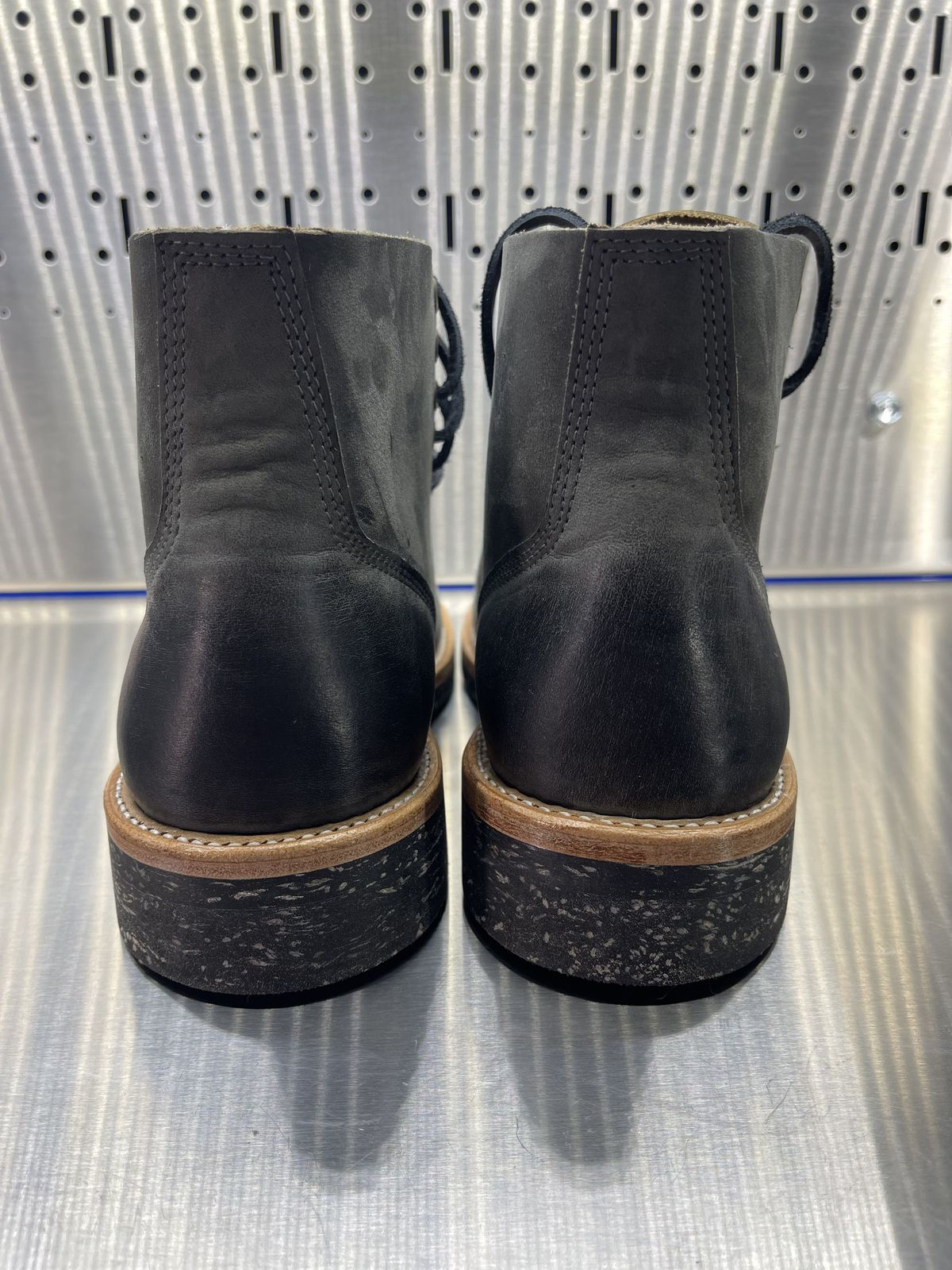 Photo by patinathunderdome on October 4, 2021 of the Oak Street Bootmakers Field Boot in Seidel Carbon Bark Veg Retan.