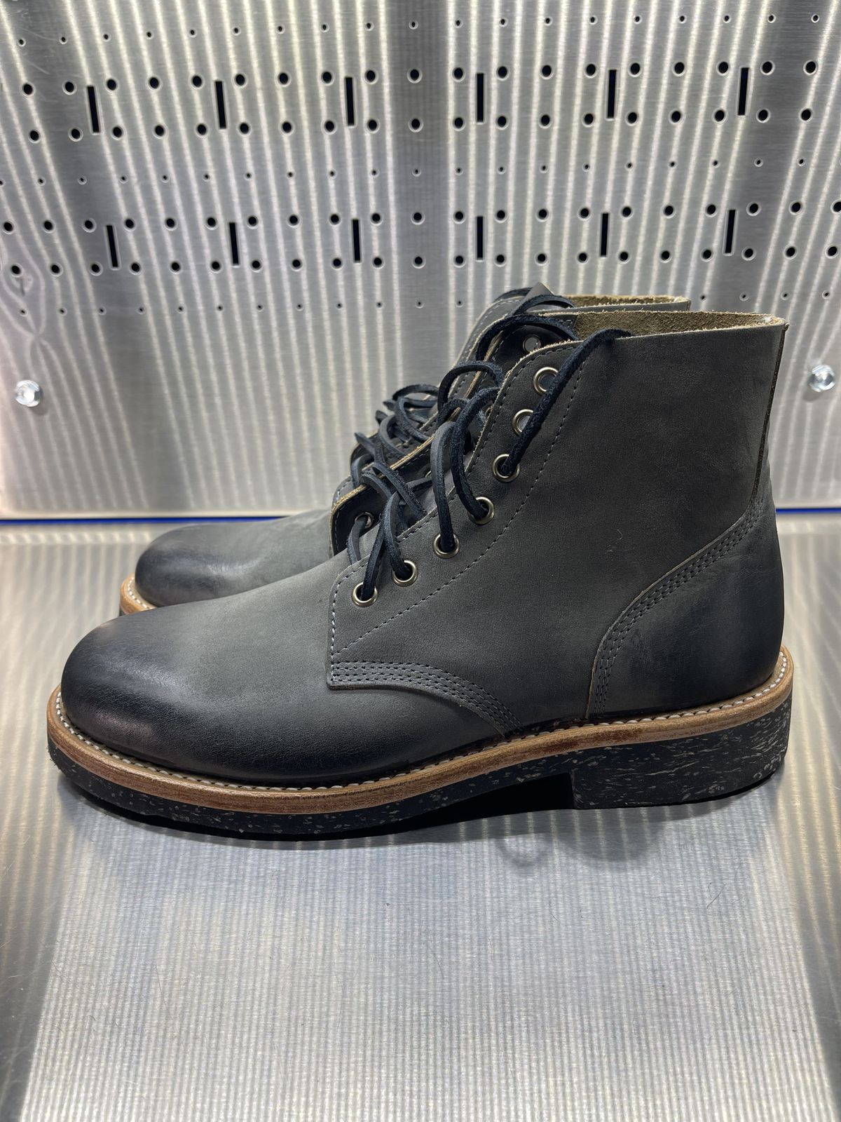 Photo by patinathunderdome on October 4, 2021 of the Oak Street Bootmakers Field Boot in Seidel Carbon Bark Veg Retan.