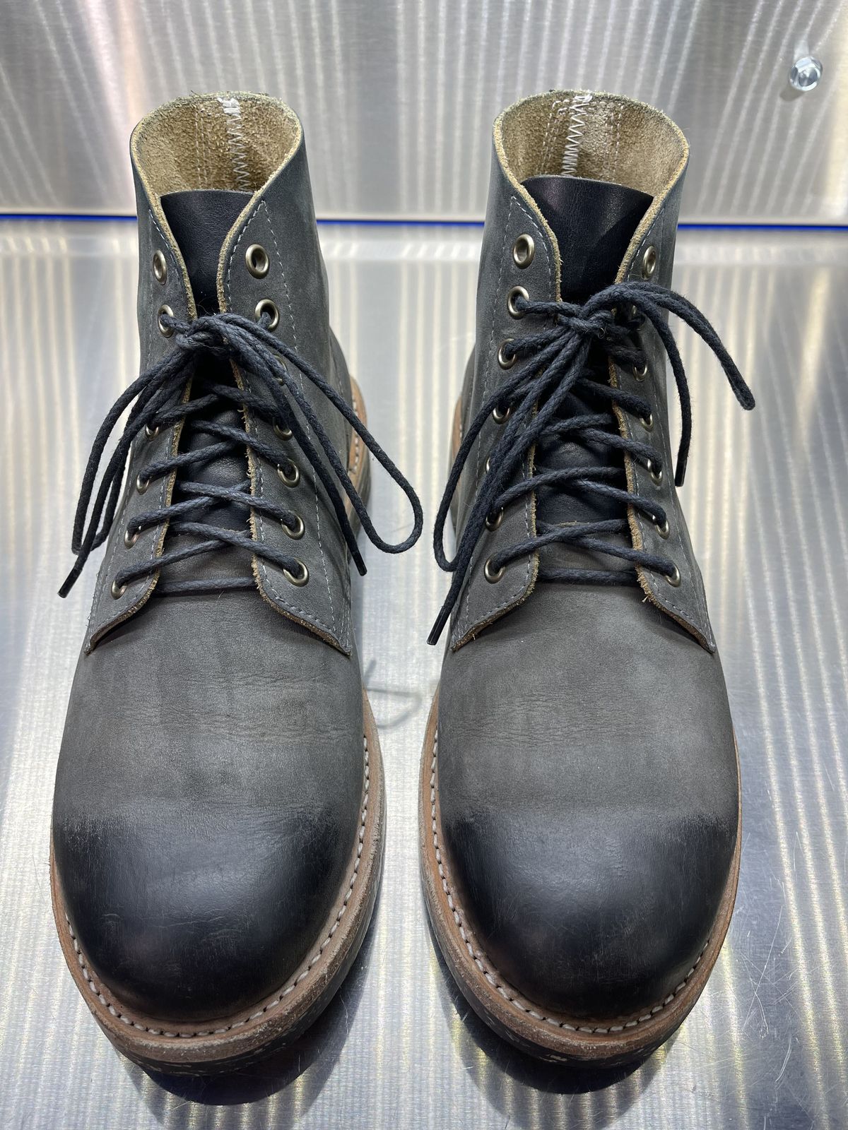 Photo by patinathunderdome on November 5, 2021 of the Oak Street Bootmakers Field Boot in Seidel Carbon Bark Veg Retan.