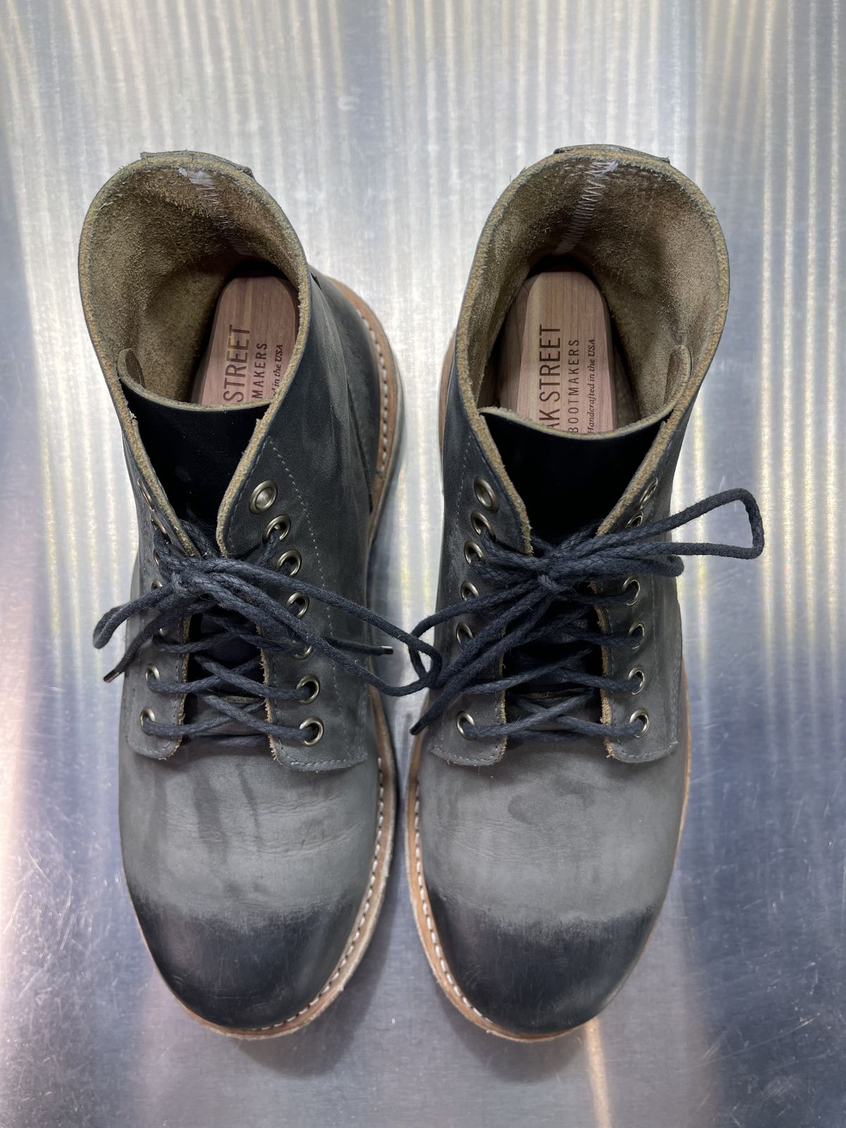 Photo by patinathunderdome on November 5, 2021 of the Oak Street Bootmakers Field Boot in Seidel Carbon Bark Veg Retan.