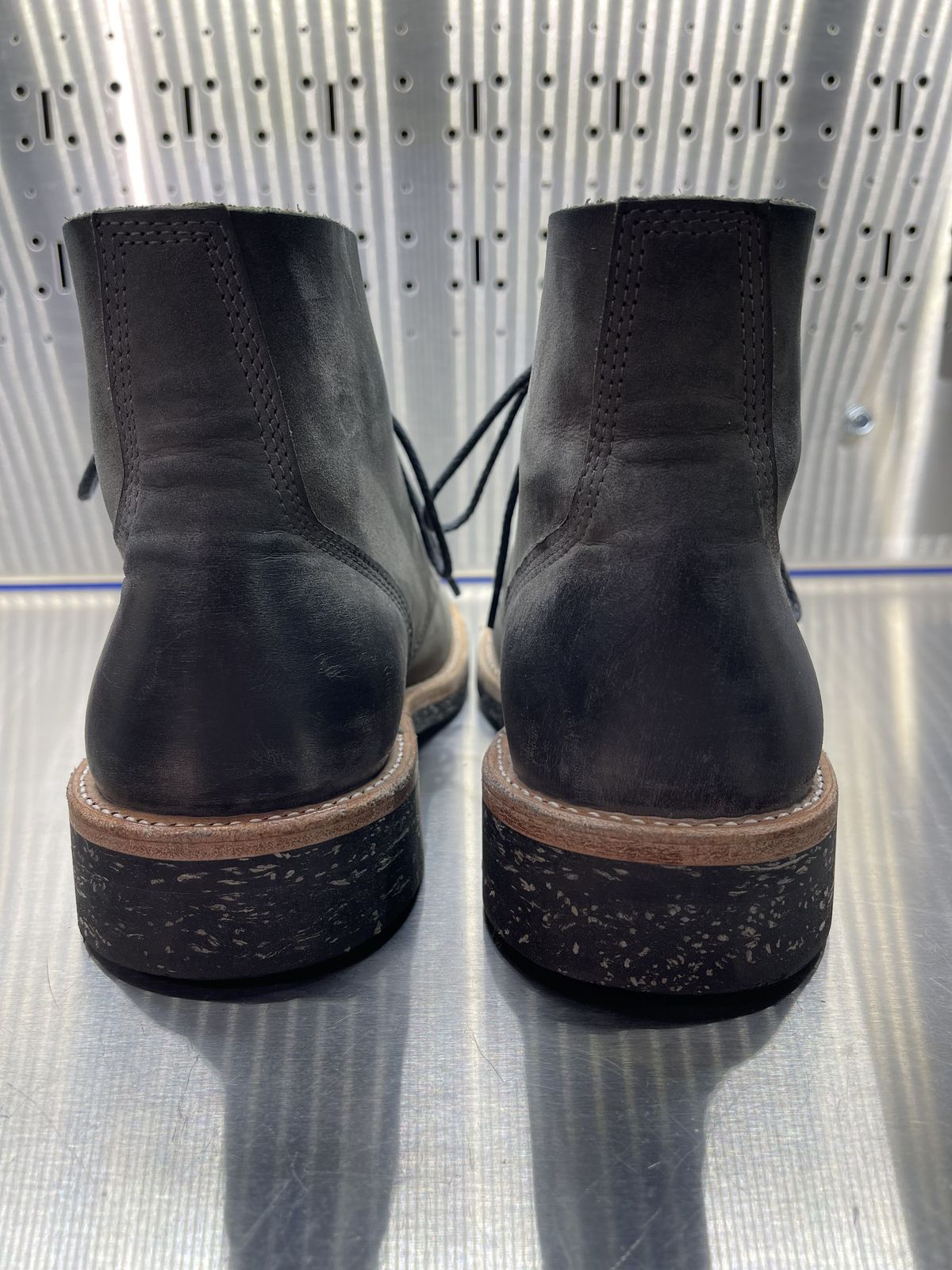 Photo by patinathunderdome on November 5, 2021 of the Oak Street Bootmakers Field Boot in Seidel Carbon Bark Veg Retan.