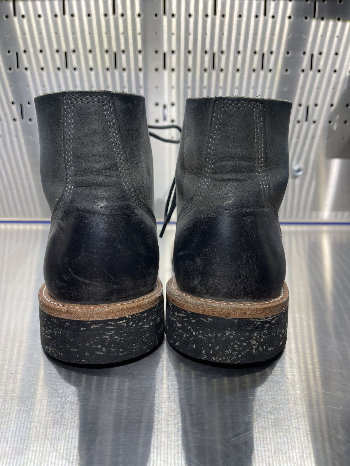 Photo by patinathunderdome on December 1, 2021 of the Oak Street Bootmakers Field Boot in Seidel Carbon Bark Veg Retan.