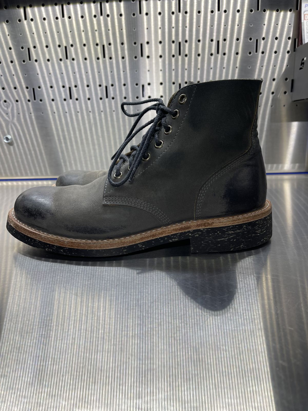 Photo by patinathunderdome on December 1, 2021 of the Oak Street Bootmakers Field Boot in Seidel Carbon Bark Veg Retan.