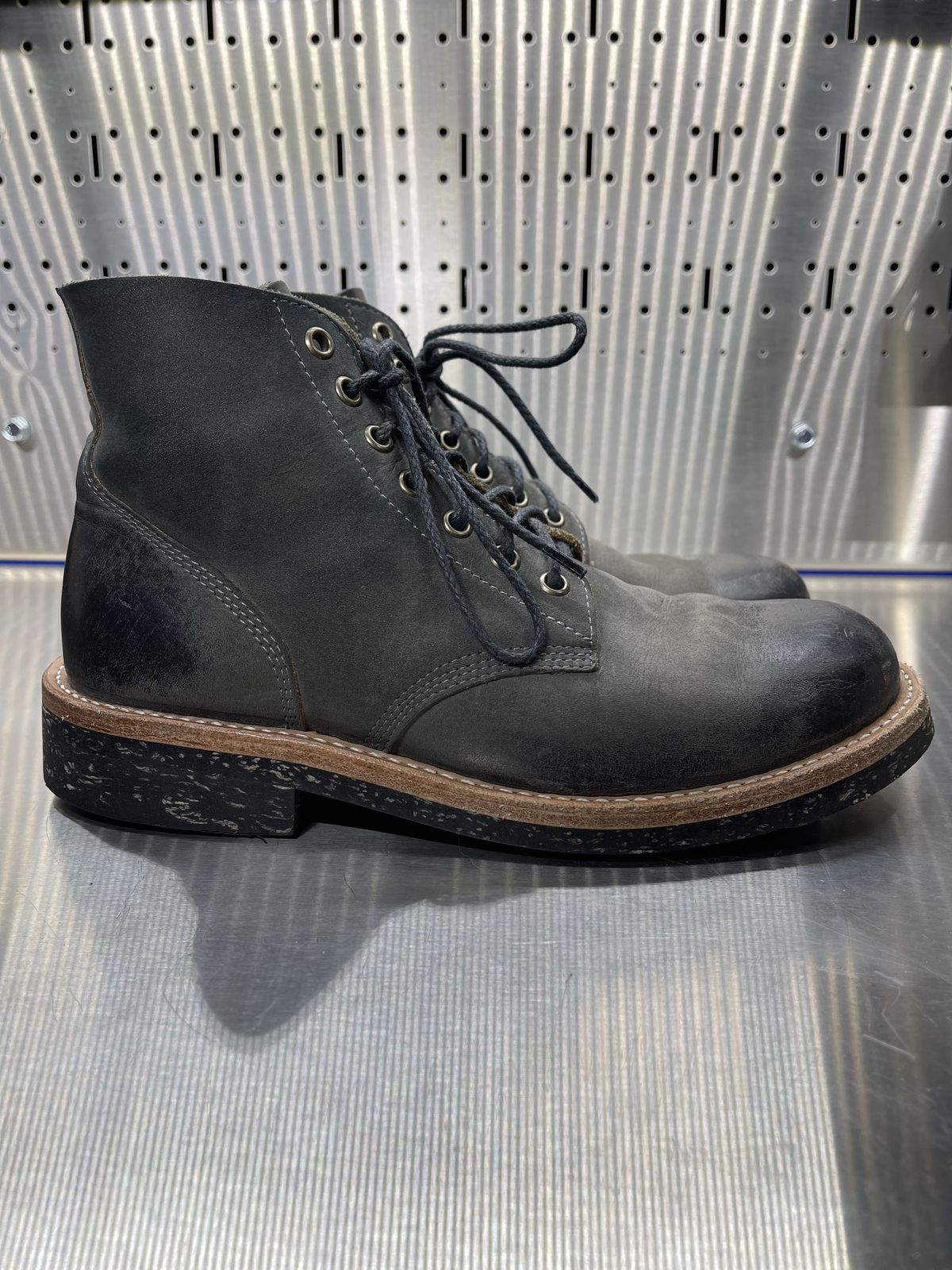 Photo by patinathunderdome on December 1, 2021 of the Oak Street Bootmakers Field Boot in Seidel Carbon Bark Veg Retan.