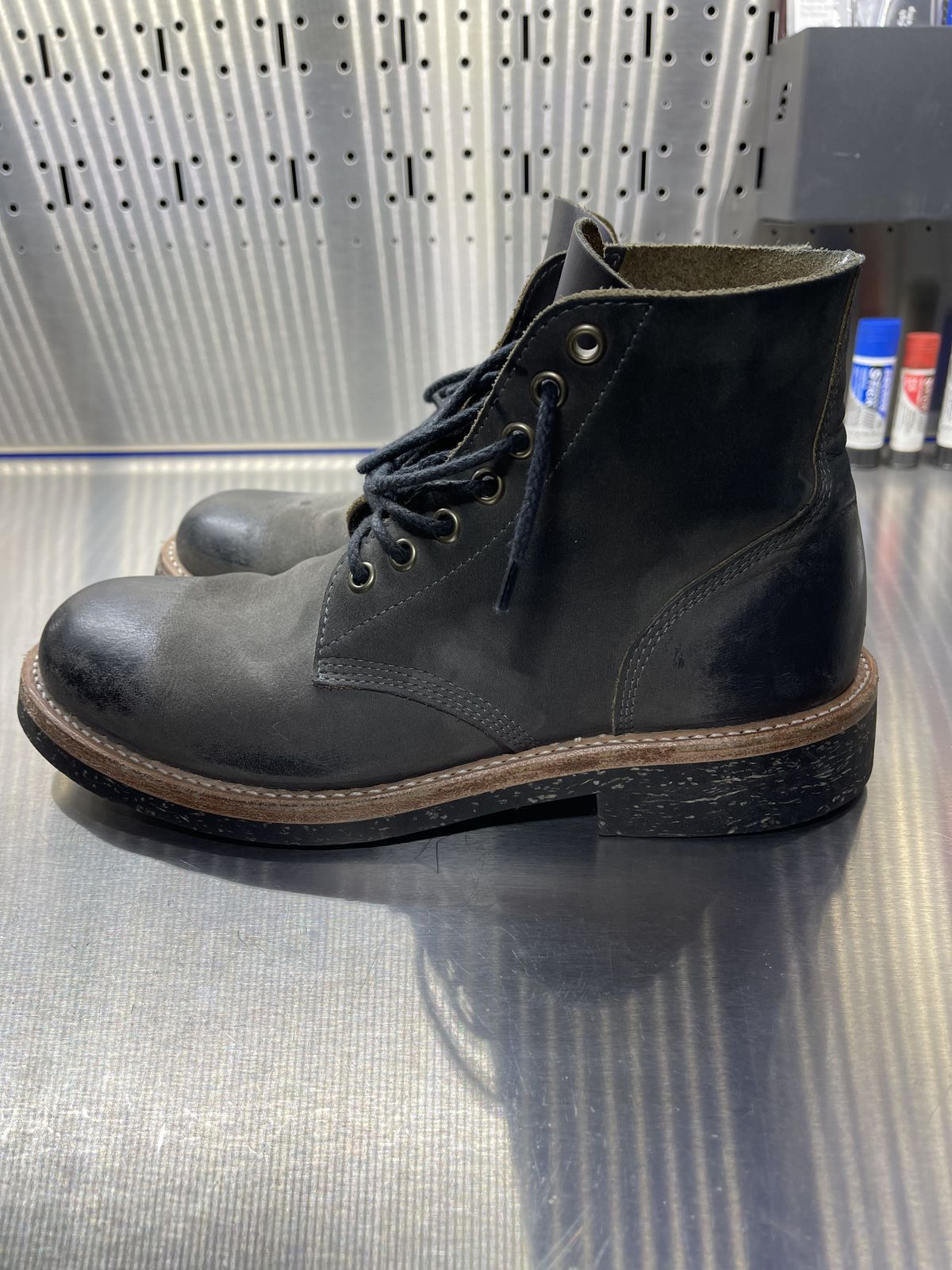 Photo by patinathunderdome on January 4, 2022 of the Oak Street Bootmakers Field Boot in Seidel Carbon Bark Veg Retan.