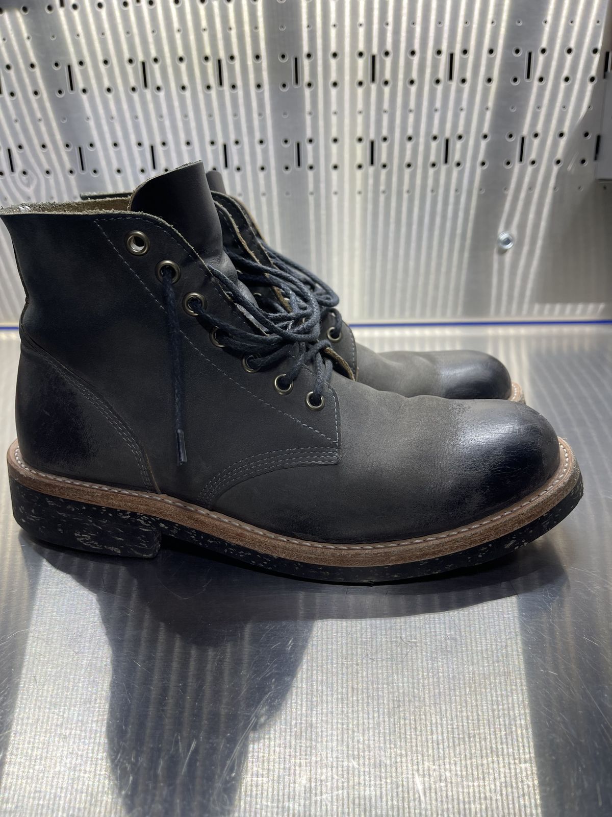 Photo by patinathunderdome on January 4, 2022 of the Oak Street Bootmakers Field Boot in Seidel Carbon Bark Veg Retan.