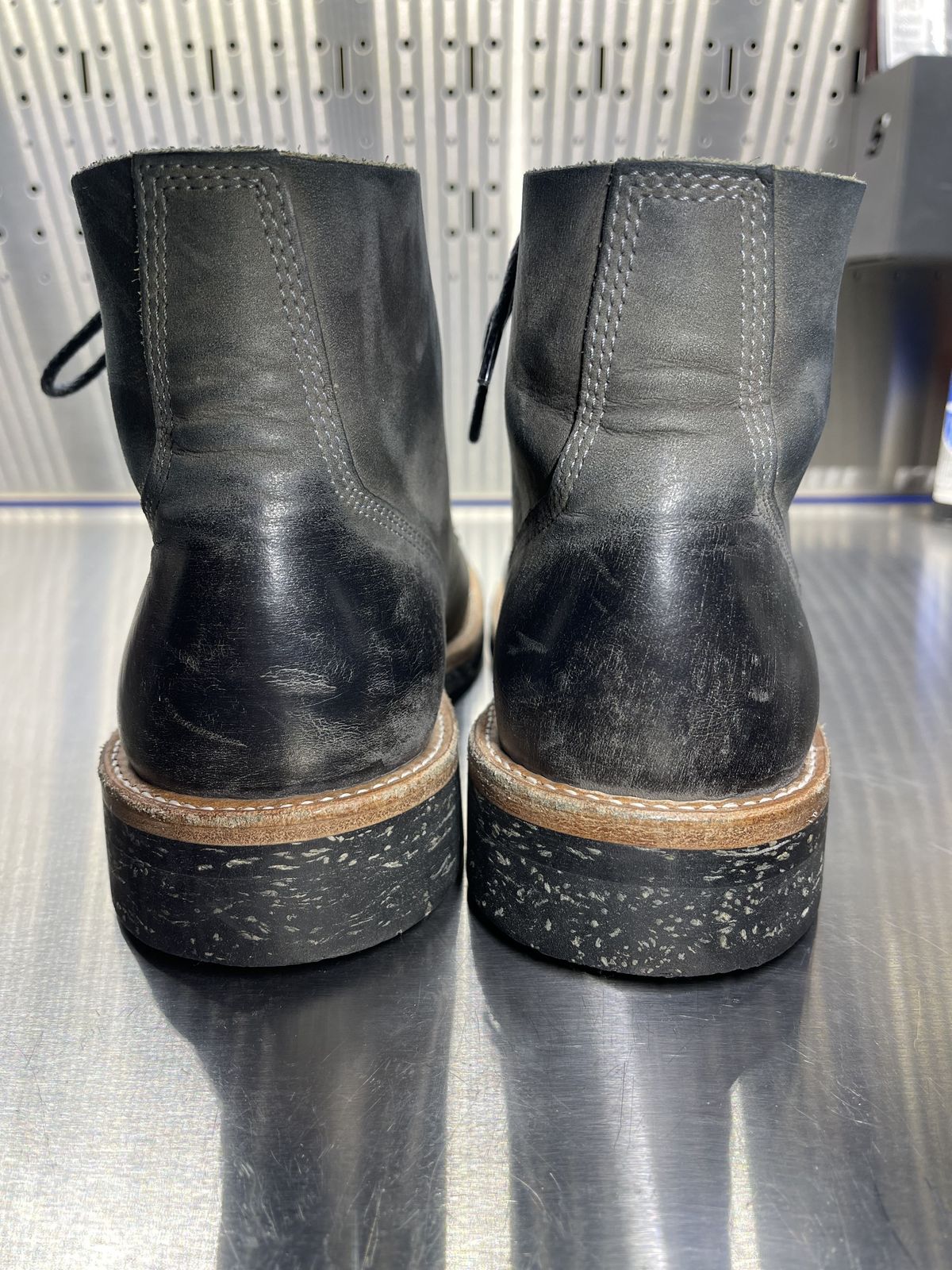Photo by patinathunderdome on February 5, 2022 of the Oak Street Bootmakers Field Boot in Seidel Carbon Bark Veg Retan.