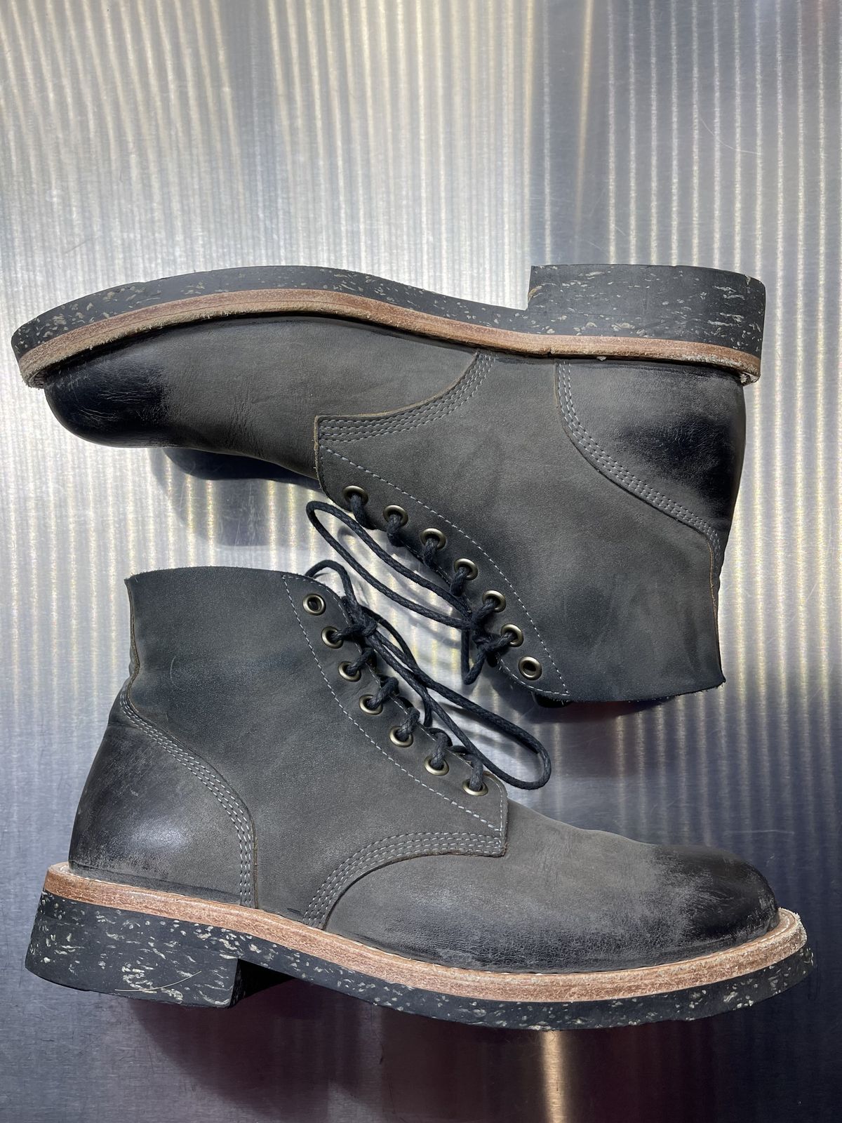 Photo by patinathunderdome on February 5, 2022 of the Oak Street Bootmakers Field Boot in Seidel Carbon Bark Veg Retan.