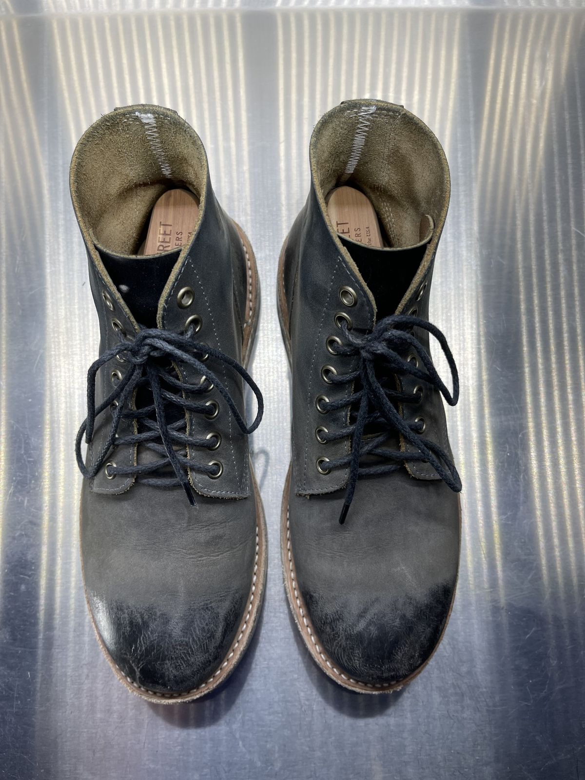 Photo by patinathunderdome on March 3, 2022 of the Oak Street Bootmakers Field Boot in Seidel Carbon Bark Veg Retan.