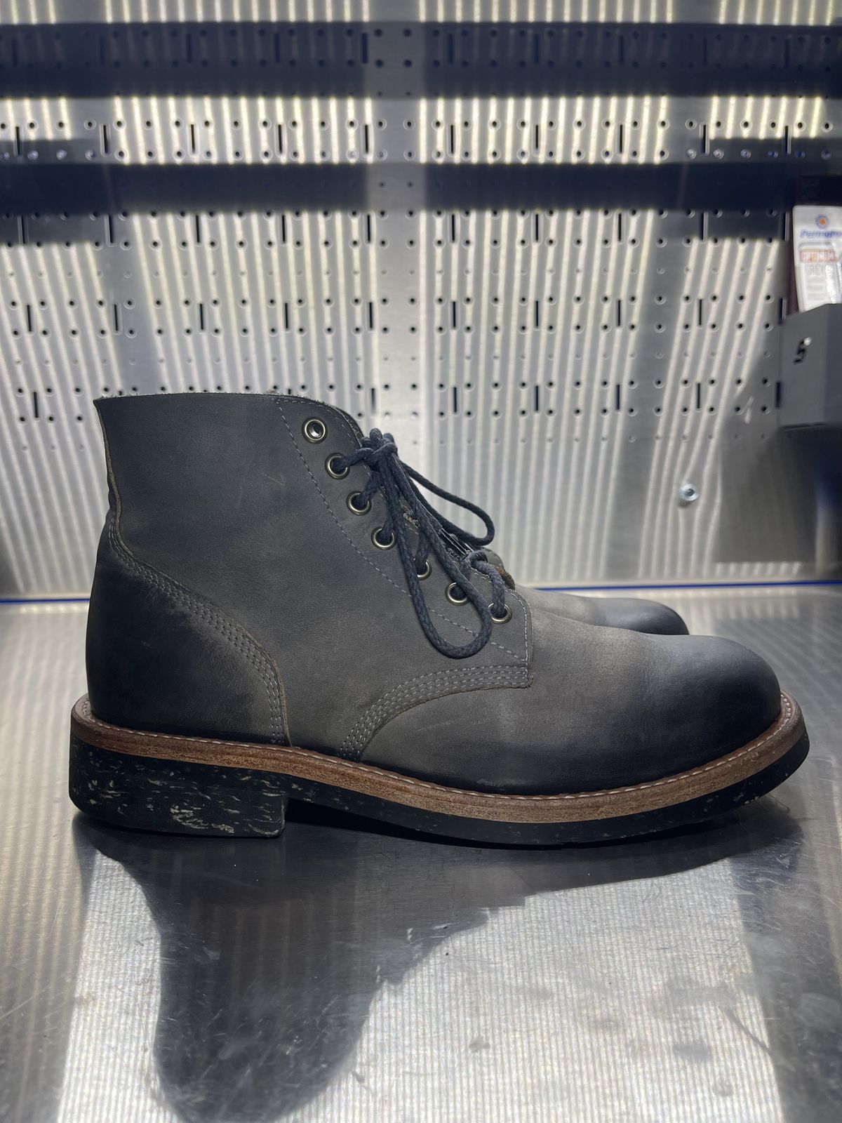 Photo by patinathunderdome on April 1, 2022 of the Oak Street Bootmakers Field Boot in Seidel Carbon Bark Veg Retan.