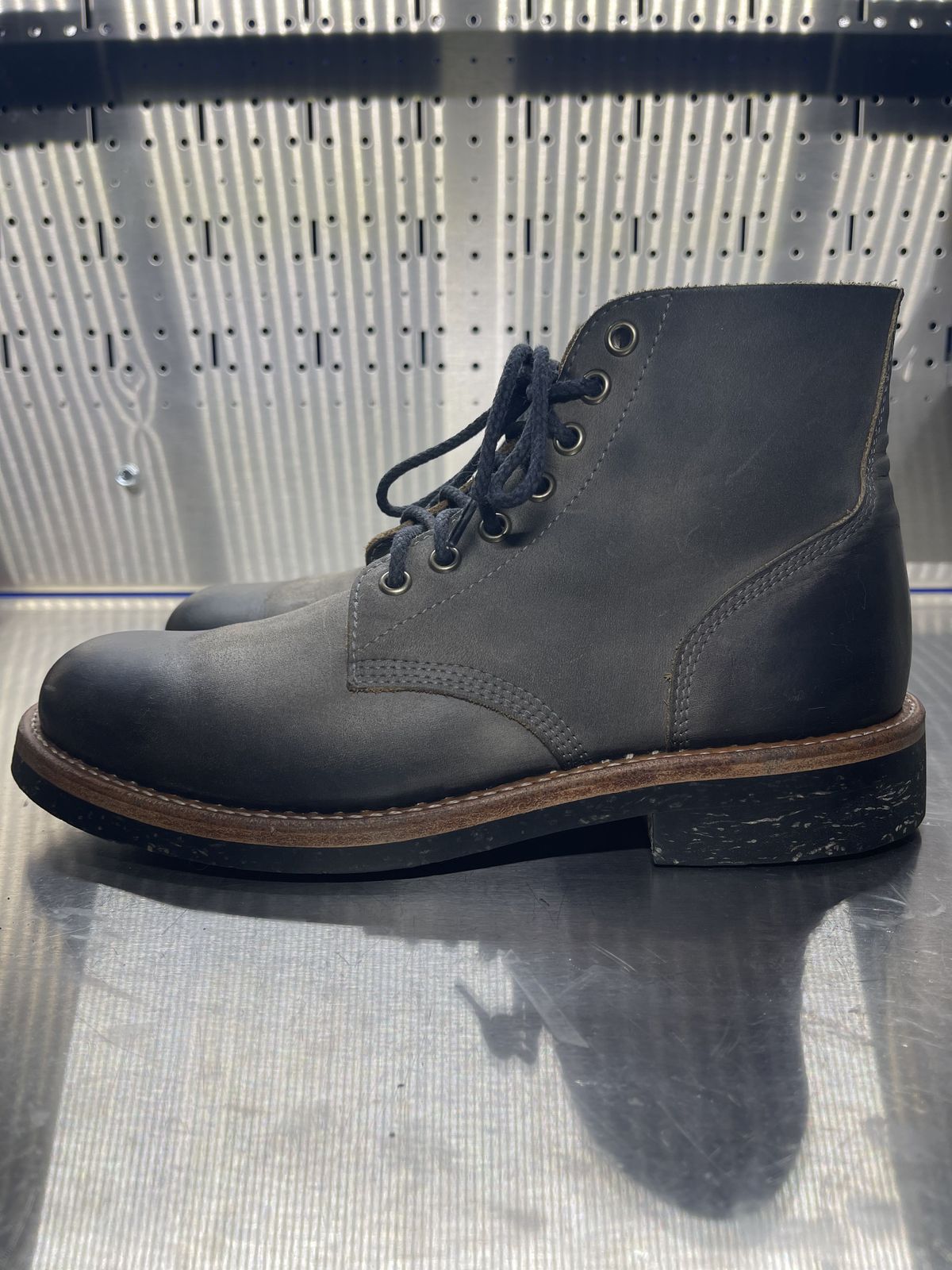 Photo by patinathunderdome on April 1, 2022 of the Oak Street Bootmakers Field Boot in Seidel Carbon Bark Veg Retan.