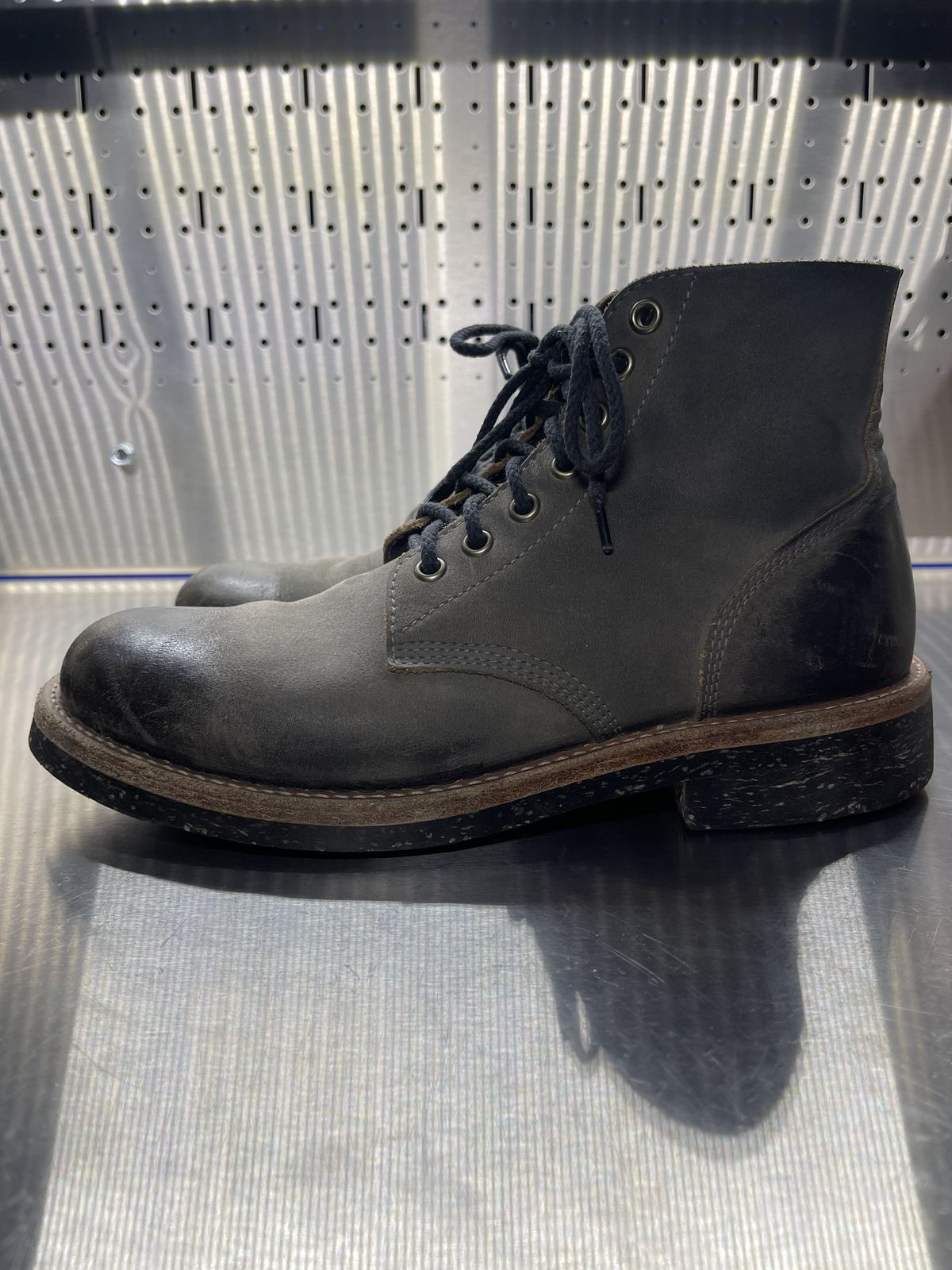 Photo by patinathunderdome on May 5, 2022 of the Oak Street Bootmakers Field Boot in Seidel Carbon Bark Veg Retan.