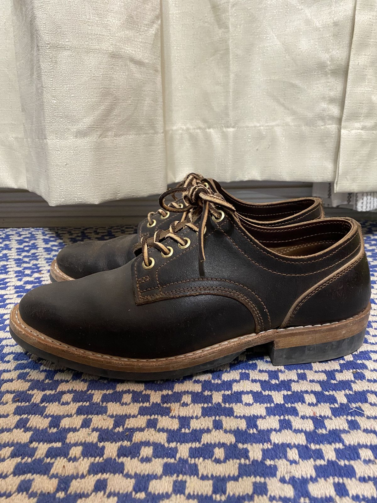 Photo by patinathunderdome on November 2, 2021 of the Truman Derby in Horween Java Waxed Flesh.