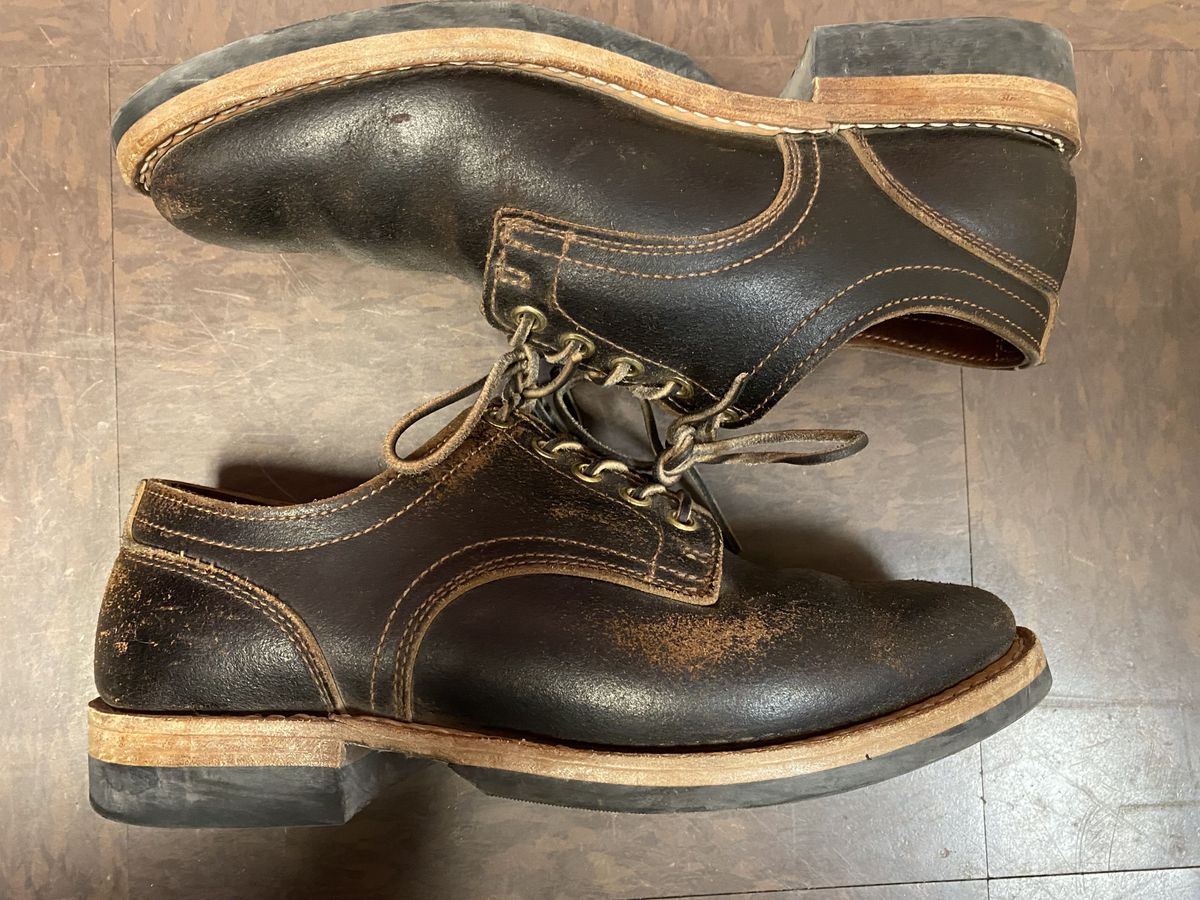 Photo by patinathunderdome on April 6, 2022 of the Truman Derby in Horween Java Waxed Flesh.