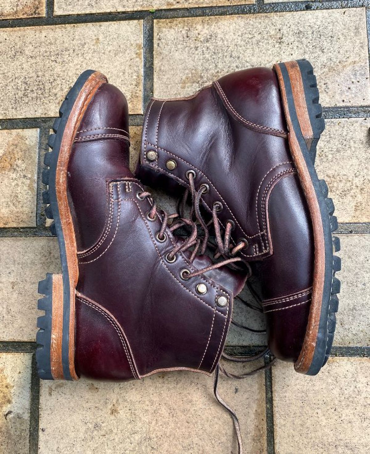 Photo by patinathunderdome on January 5, 2022 of the Truman Service Boot in Seidel Oxblood Double Shot.